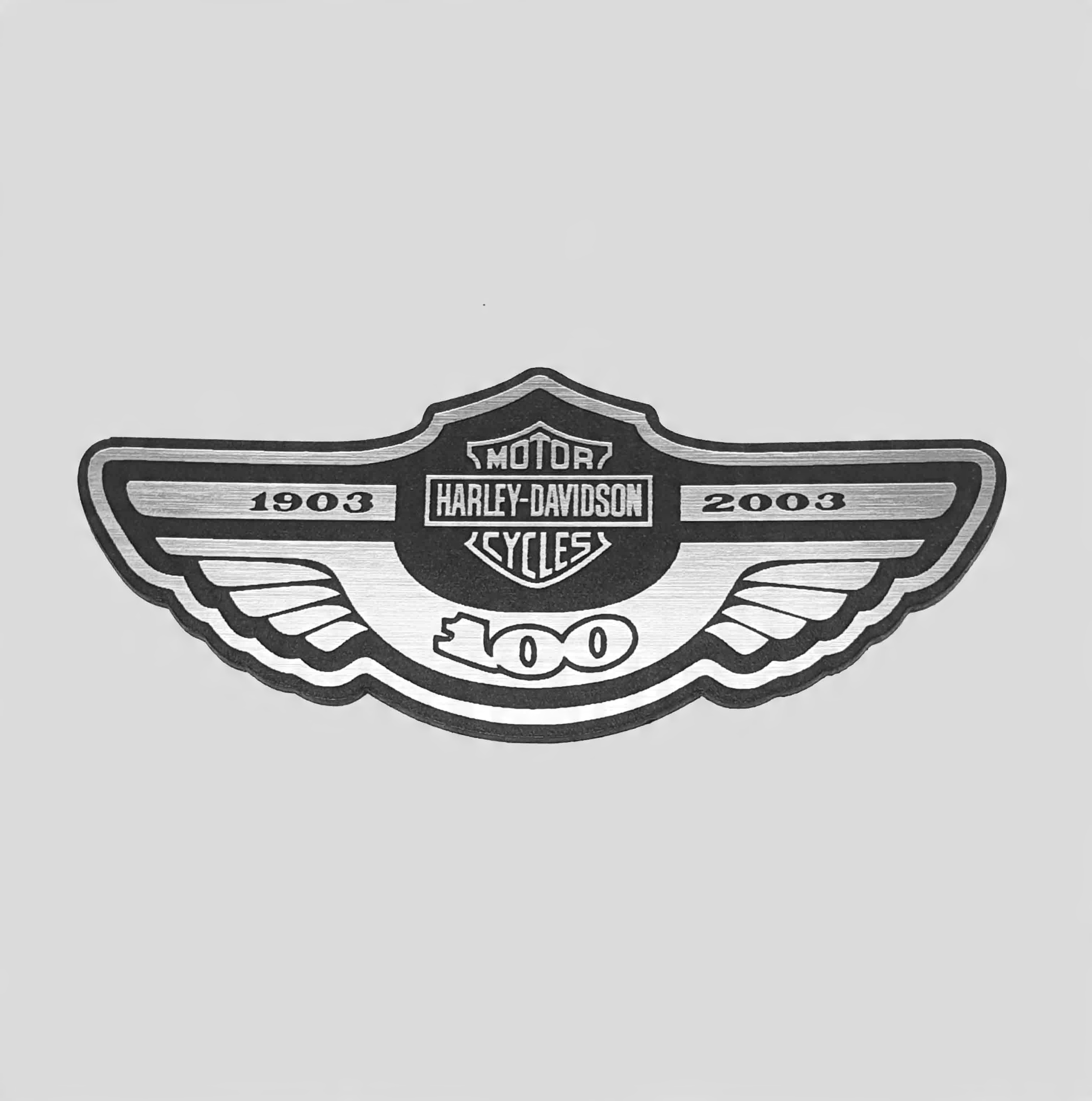 

100-lat Harley naklejka emblemat 85x37 mm *srebrna