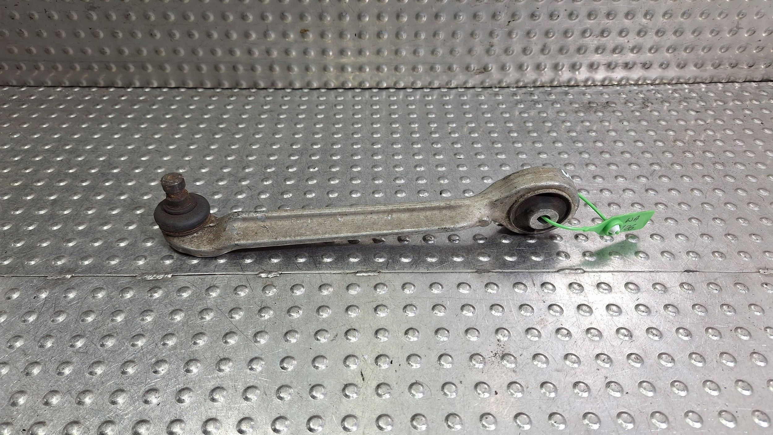 arm left front upper 8D0407507E AUDI A4 B5 PASSAT B5