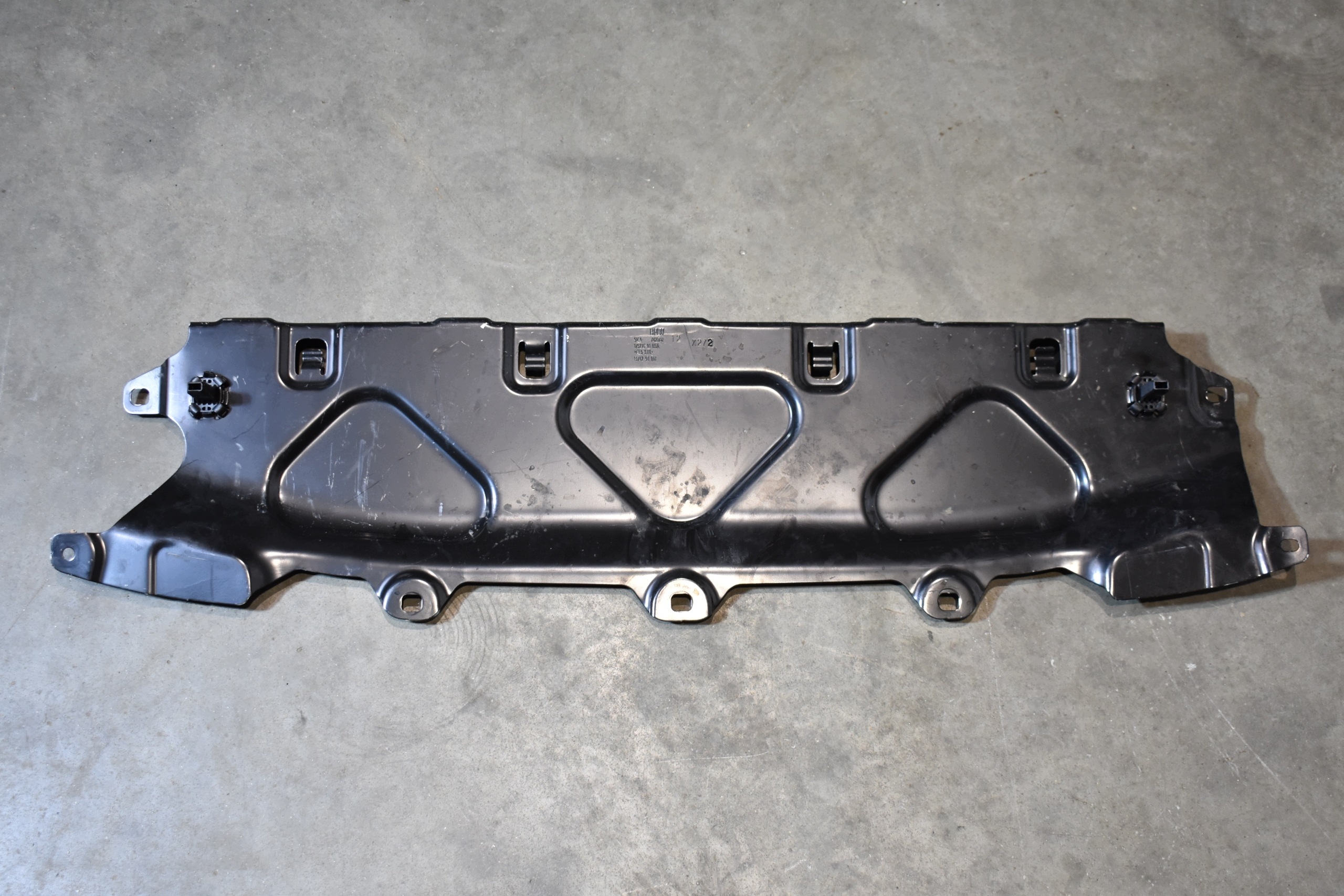 IDEALNE traverse cache face avant avant BMW X7 G07 G05 1