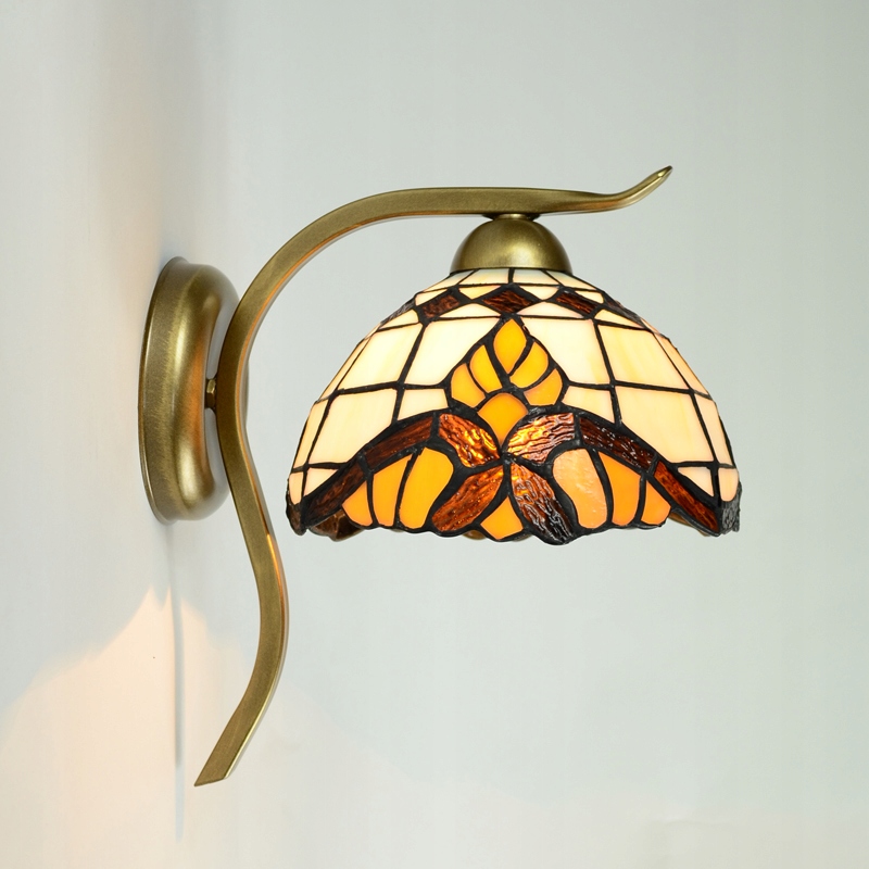 Vitrážová lampa v štýle Tiffany