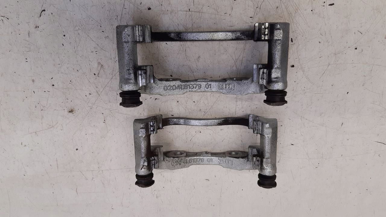 Jarzmo front front right left Opel Corsa F