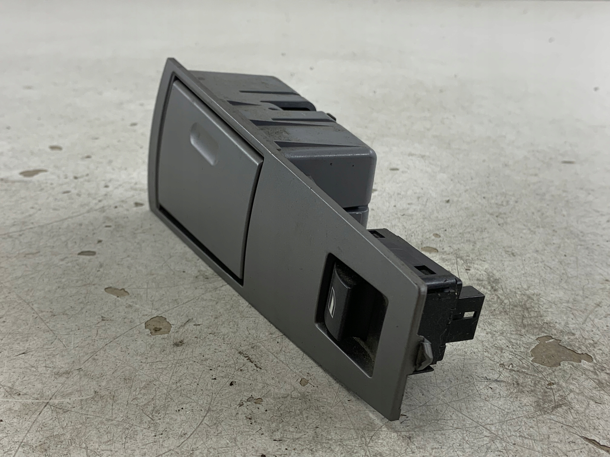 BMW E65 switch PANEL of the window left front passenger compartment 8379597