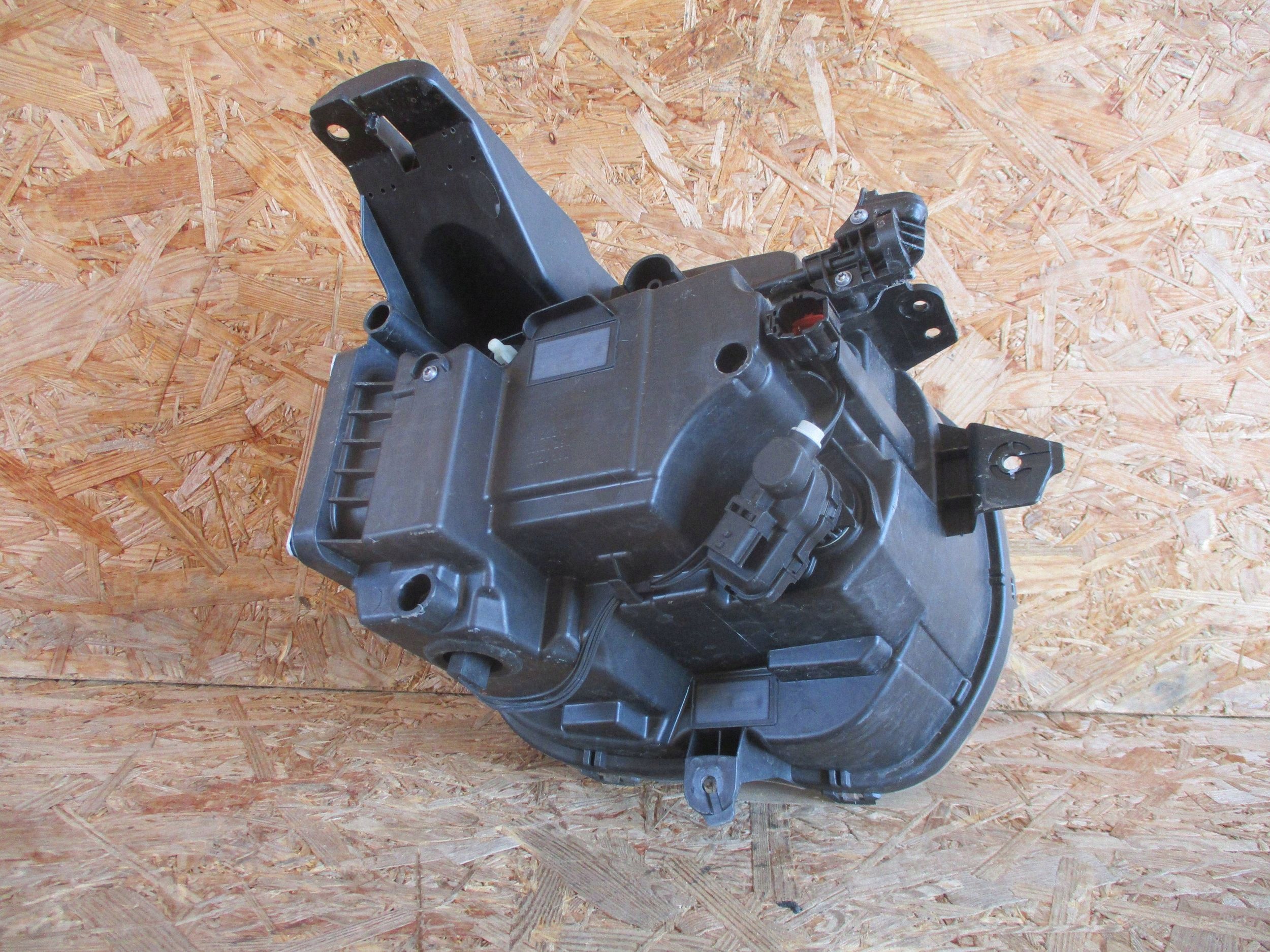 light front front left NISSAN JUKE II F16