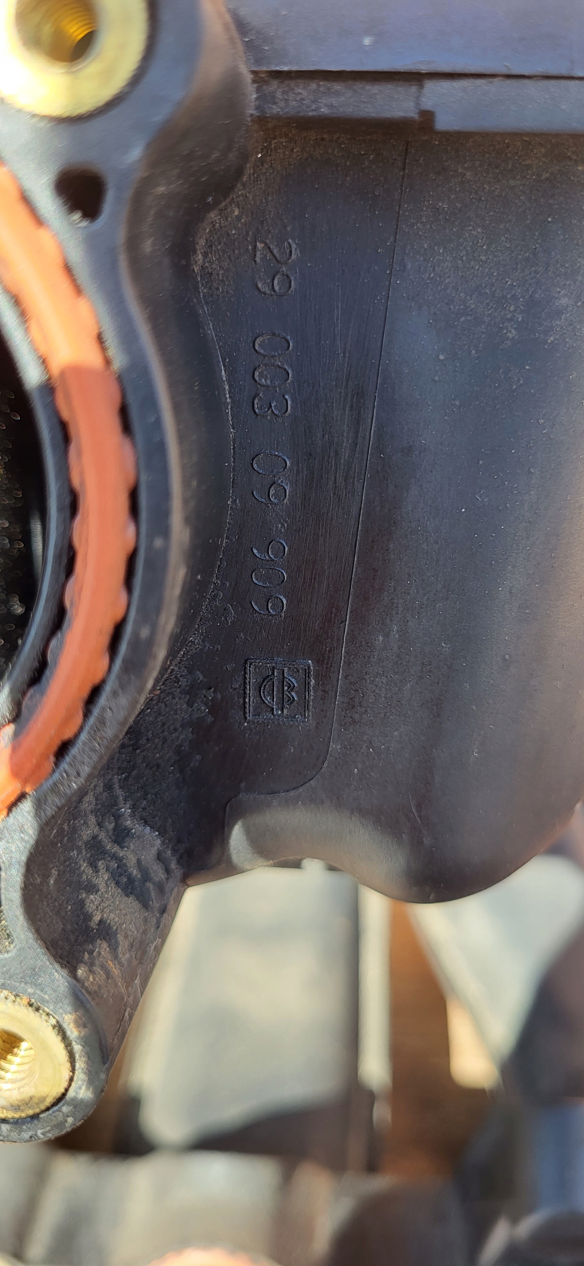CHEROKEE LIBERTY KJ 01-07R 2.4 b коллектор впускной