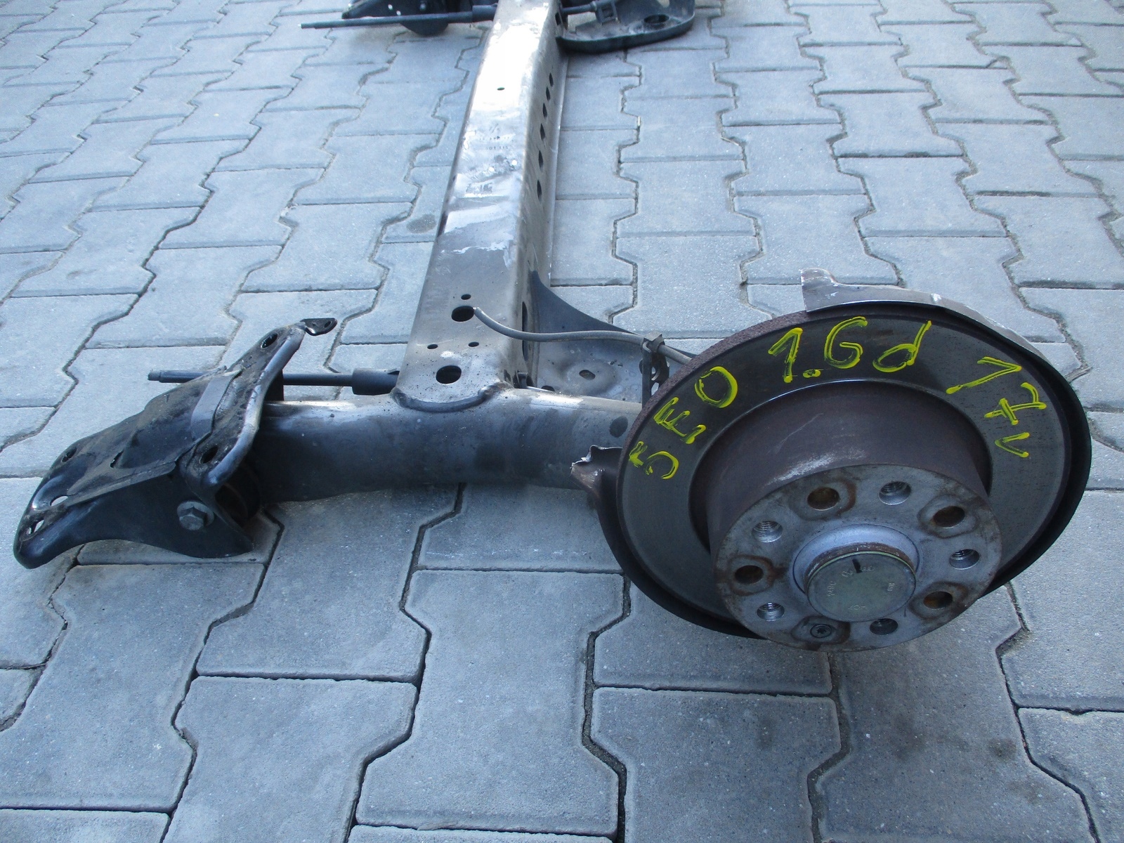 axis rear sususpension sider SKODA OCTAVIA III 1,6D 17R