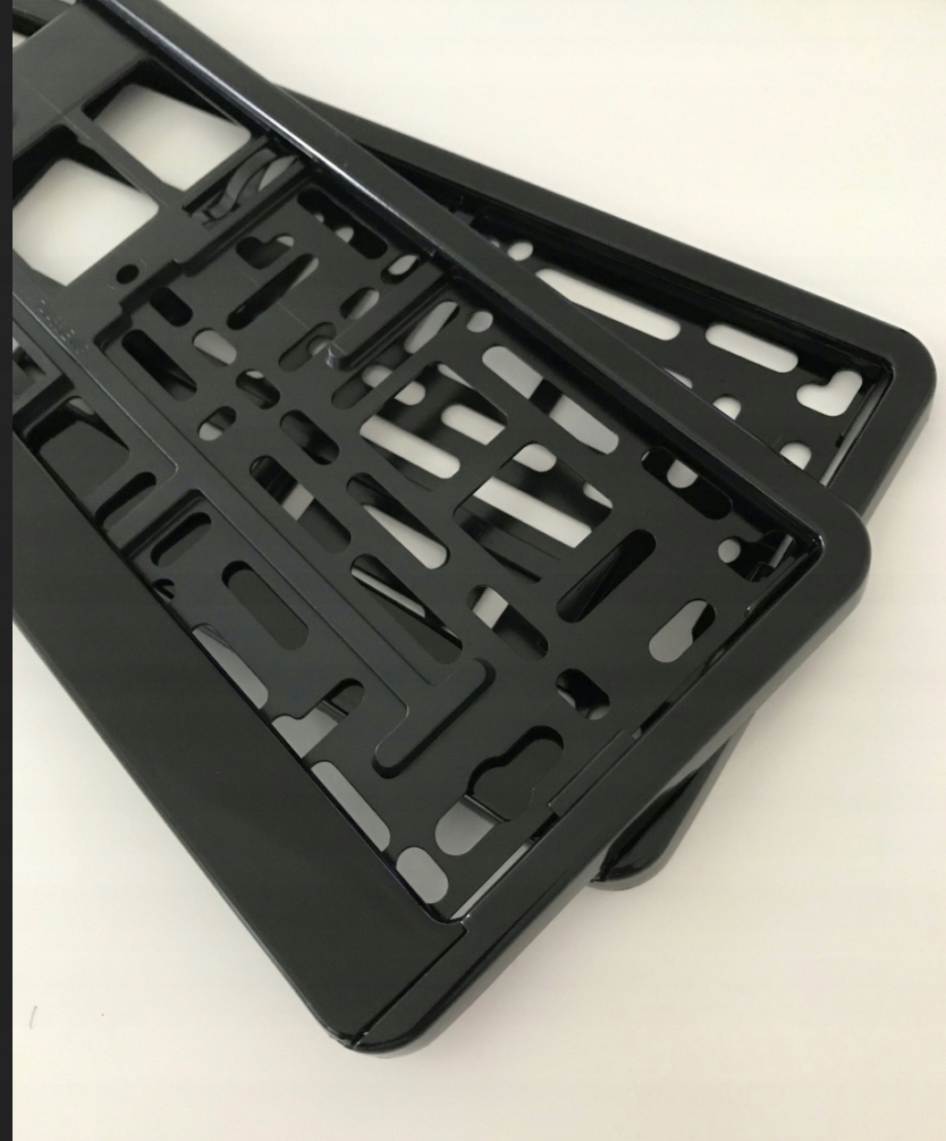 Ramka pod tablice rejestracyjnej 2 szt / chrom kolor do wyboru Producent Luxuryskins