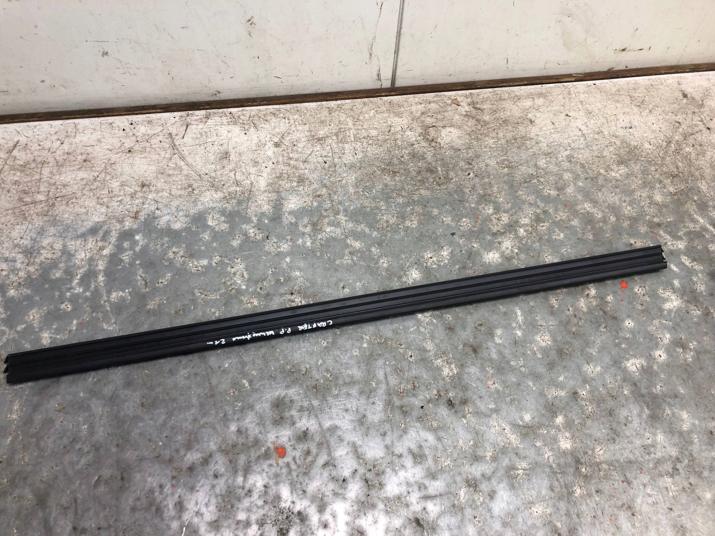 moulding dust windows right front inner VW CRAFTER II 7C0837472A