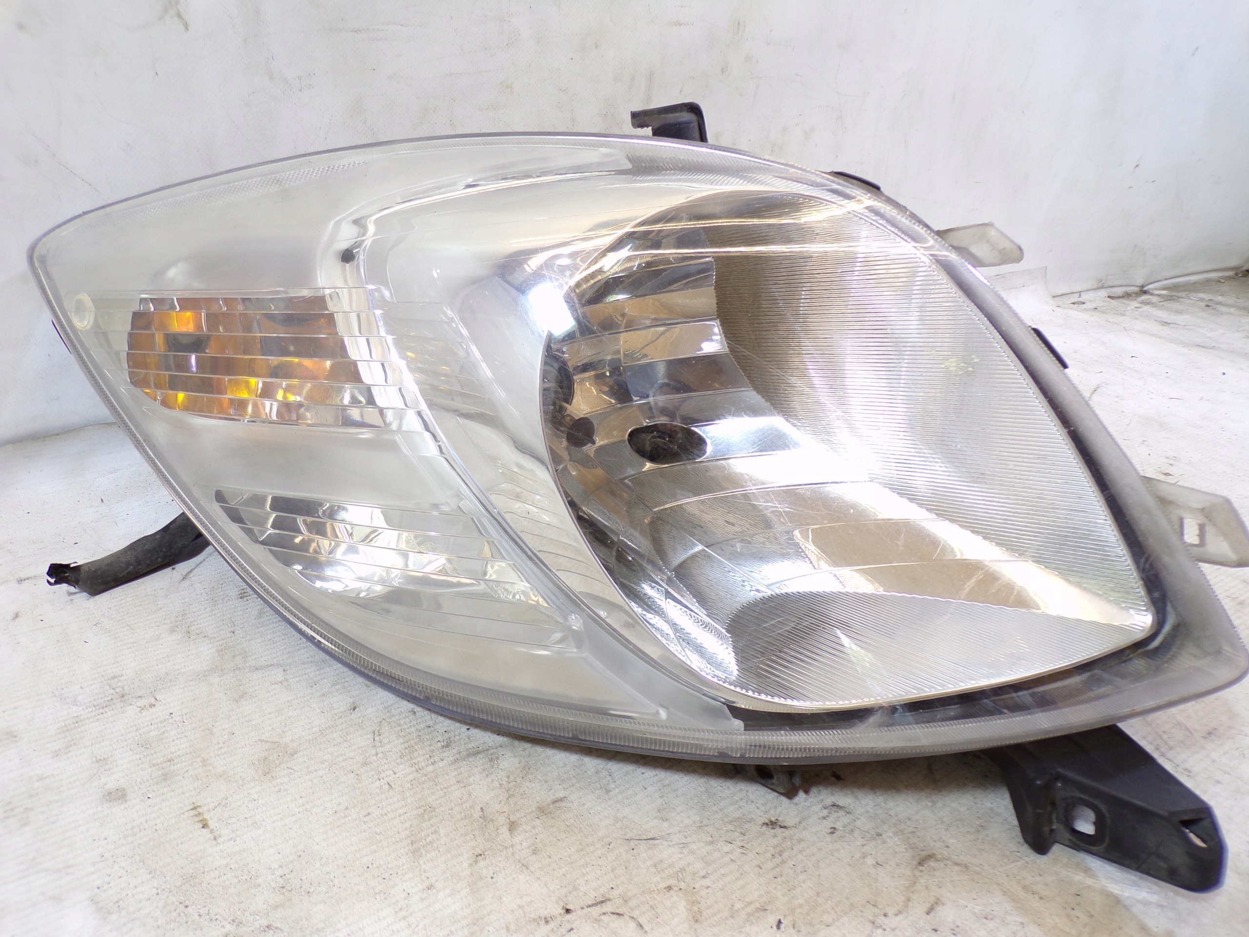 light front front right TOYOTA YARIS 2 II (K1) (2)