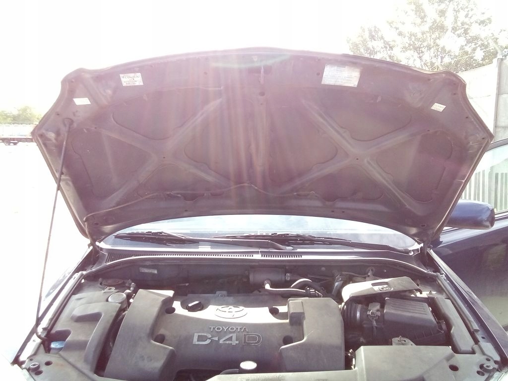 Toyota Avensis T25 Cofano 8P4