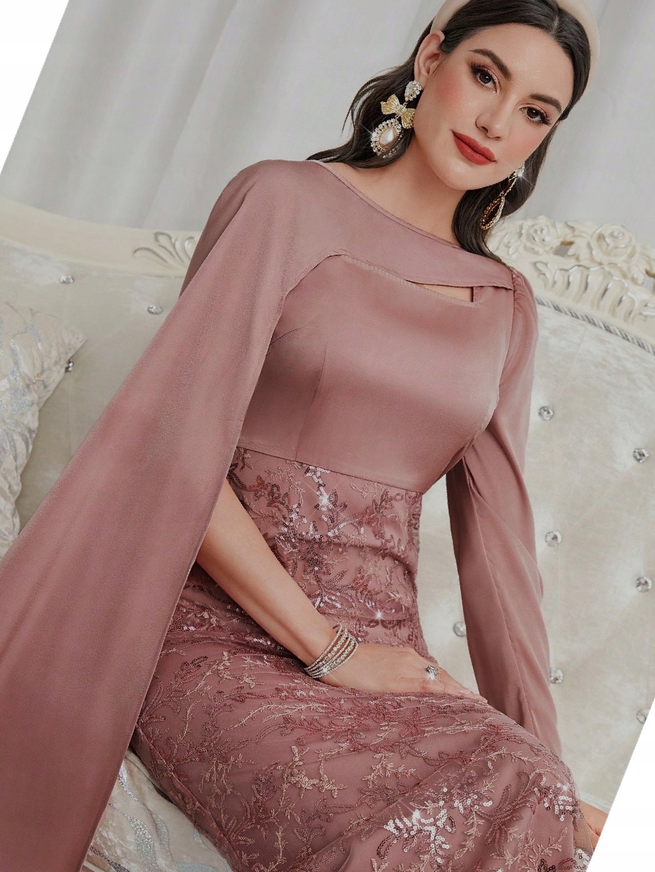 Šaty S Pelerinovým Rukávem Saténová Flitrová Balová L 40