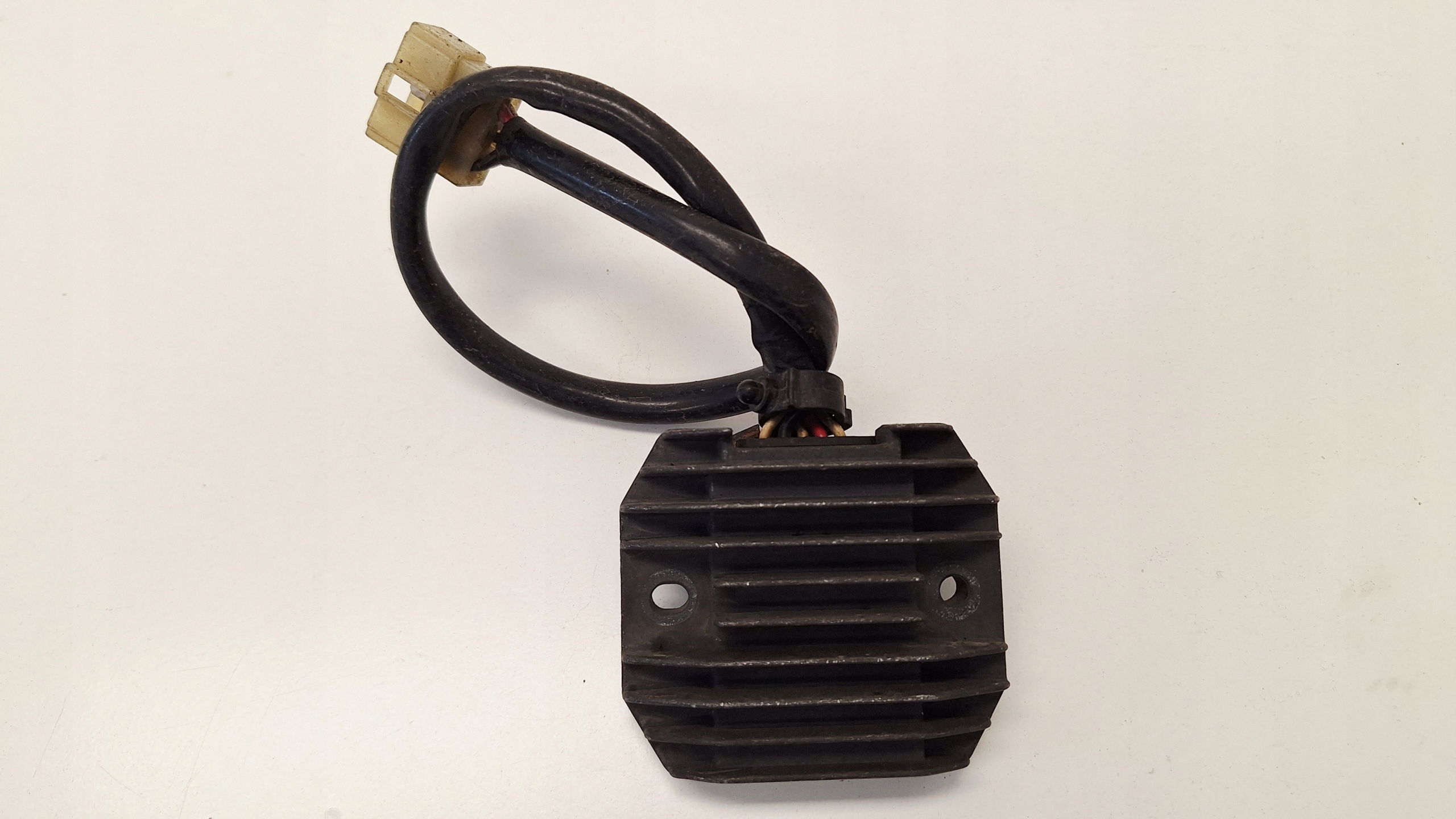 YAMAHA FZS FAZER 1000 REGULATOR NAPIĘCIA 16