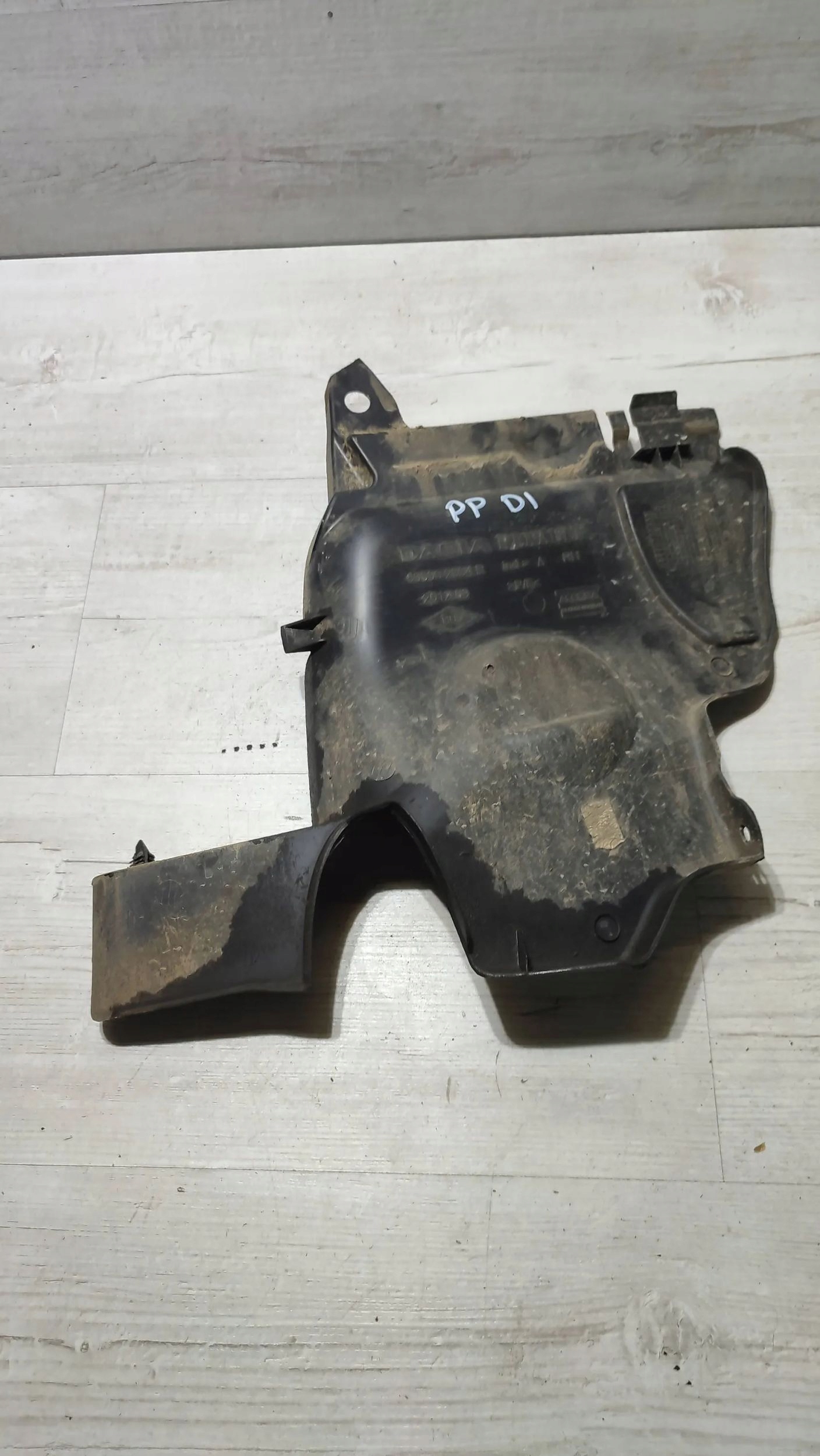 Dacia Duster and 16r 1.6b front side right cover mudguard