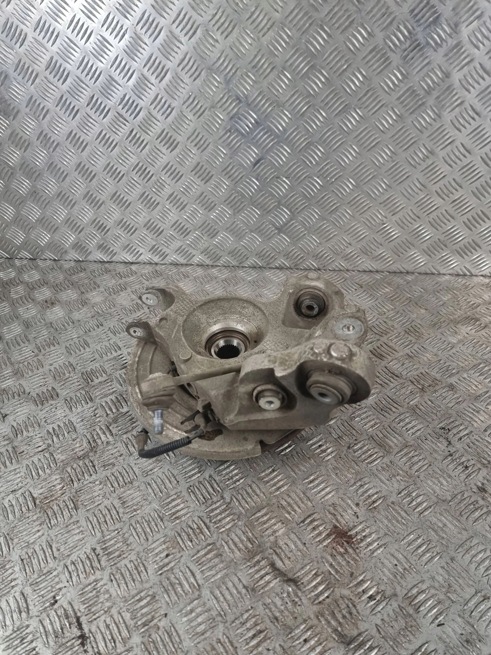 jaguar 2019 зад правая сторона ступица заднего