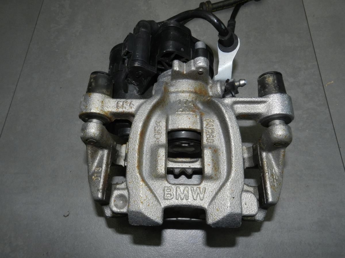 BMW X1 F48 caliper right rear part 6880380