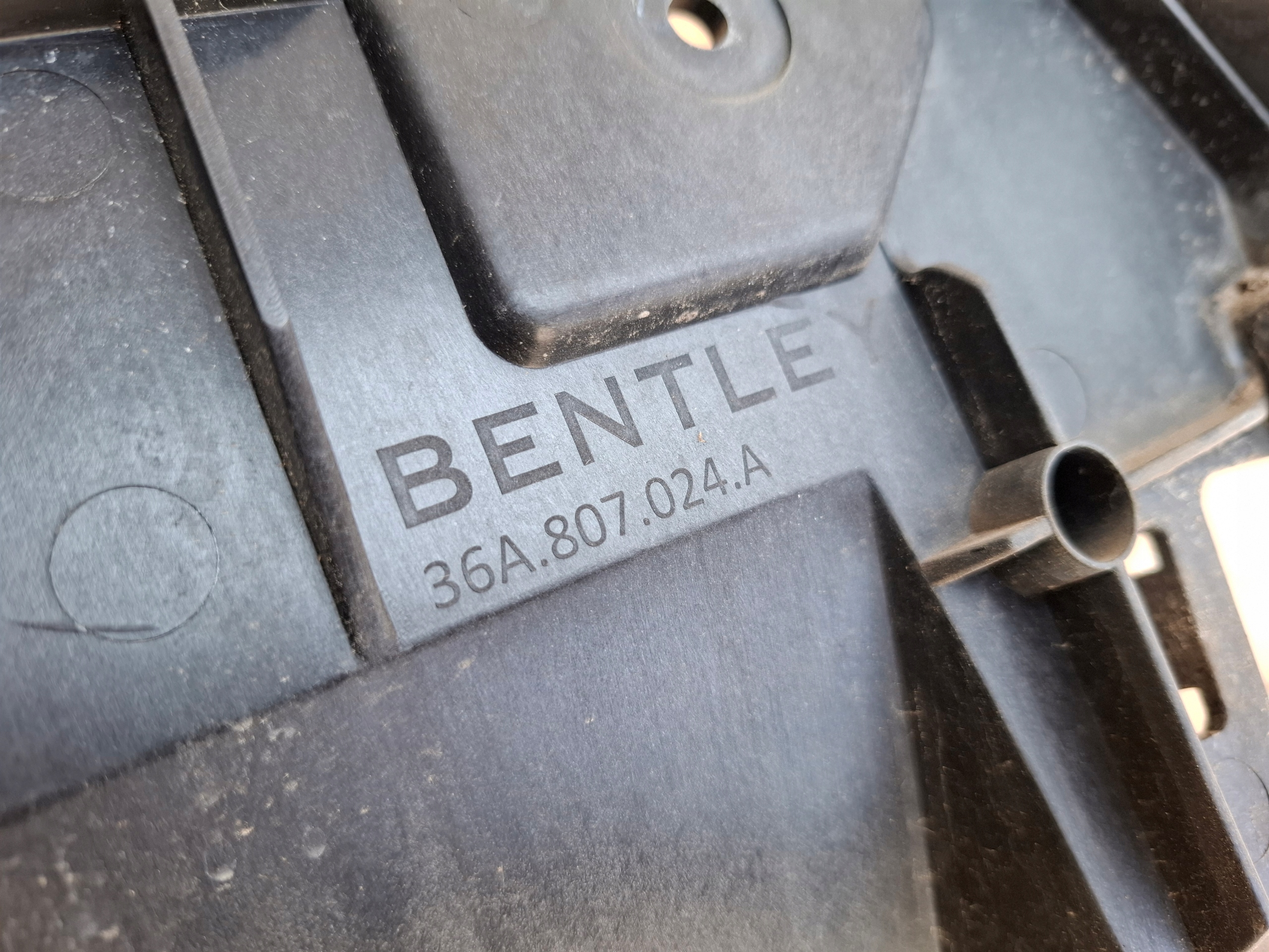 bumper bracket right rear part BENTLEY BENTAYGA
