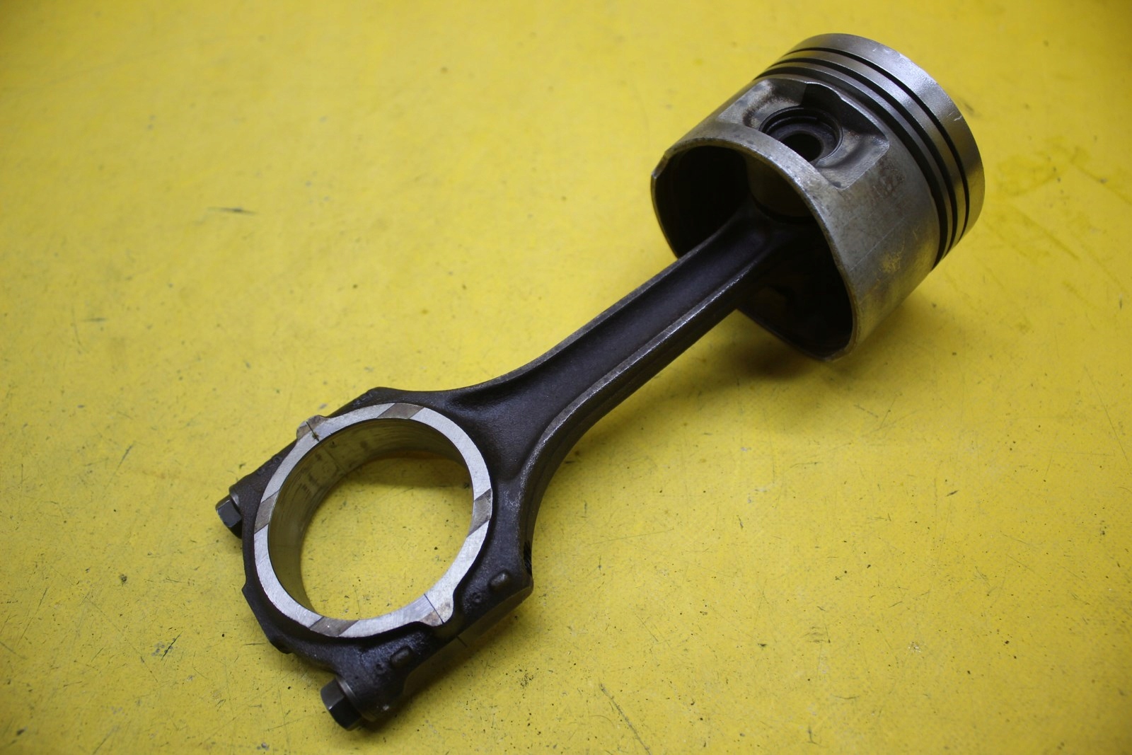 Поршень Поршні шатун A6 C4 81l23 077B 4.2 B