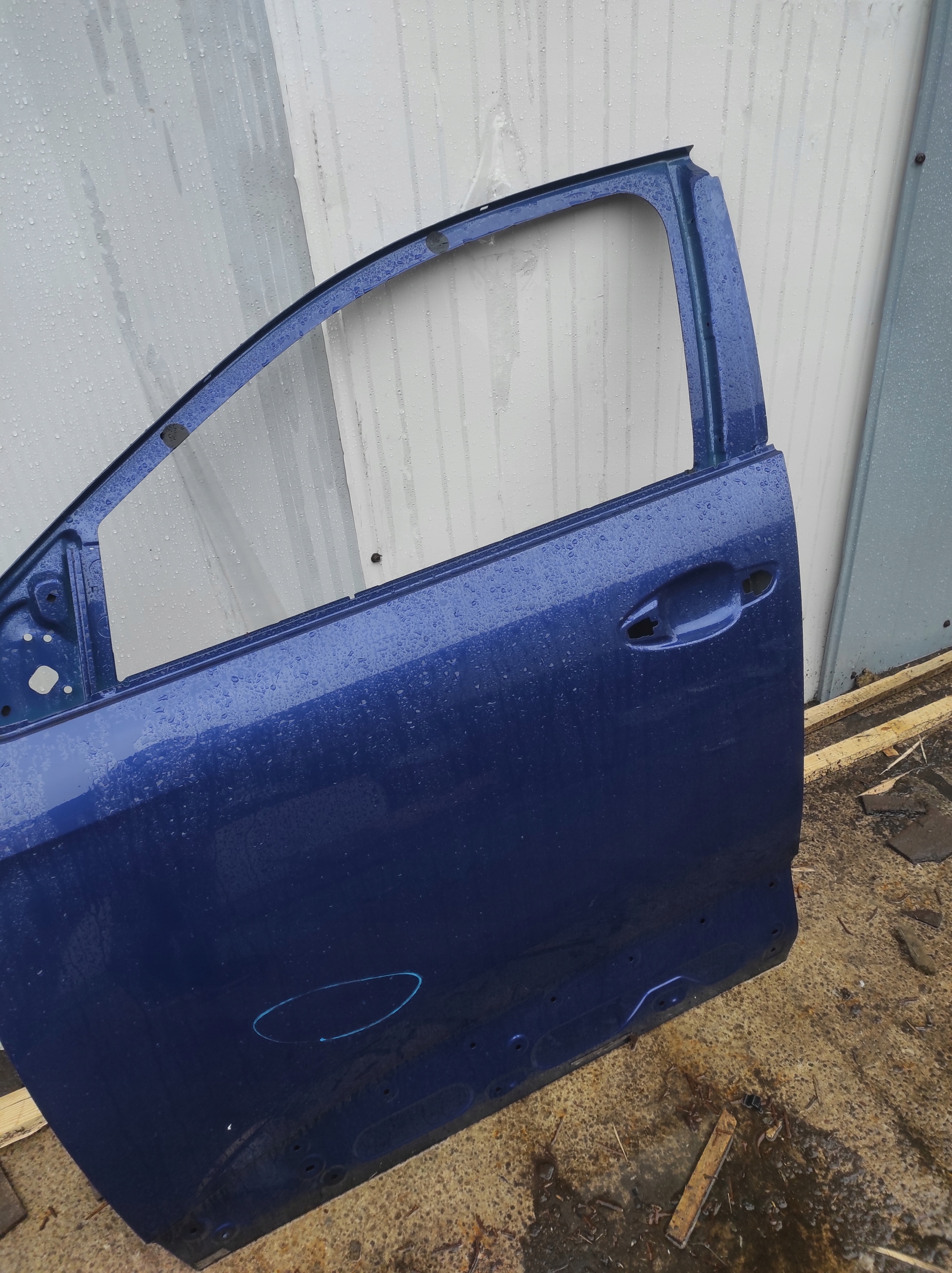 Peugeot 3008 and door left front front blue