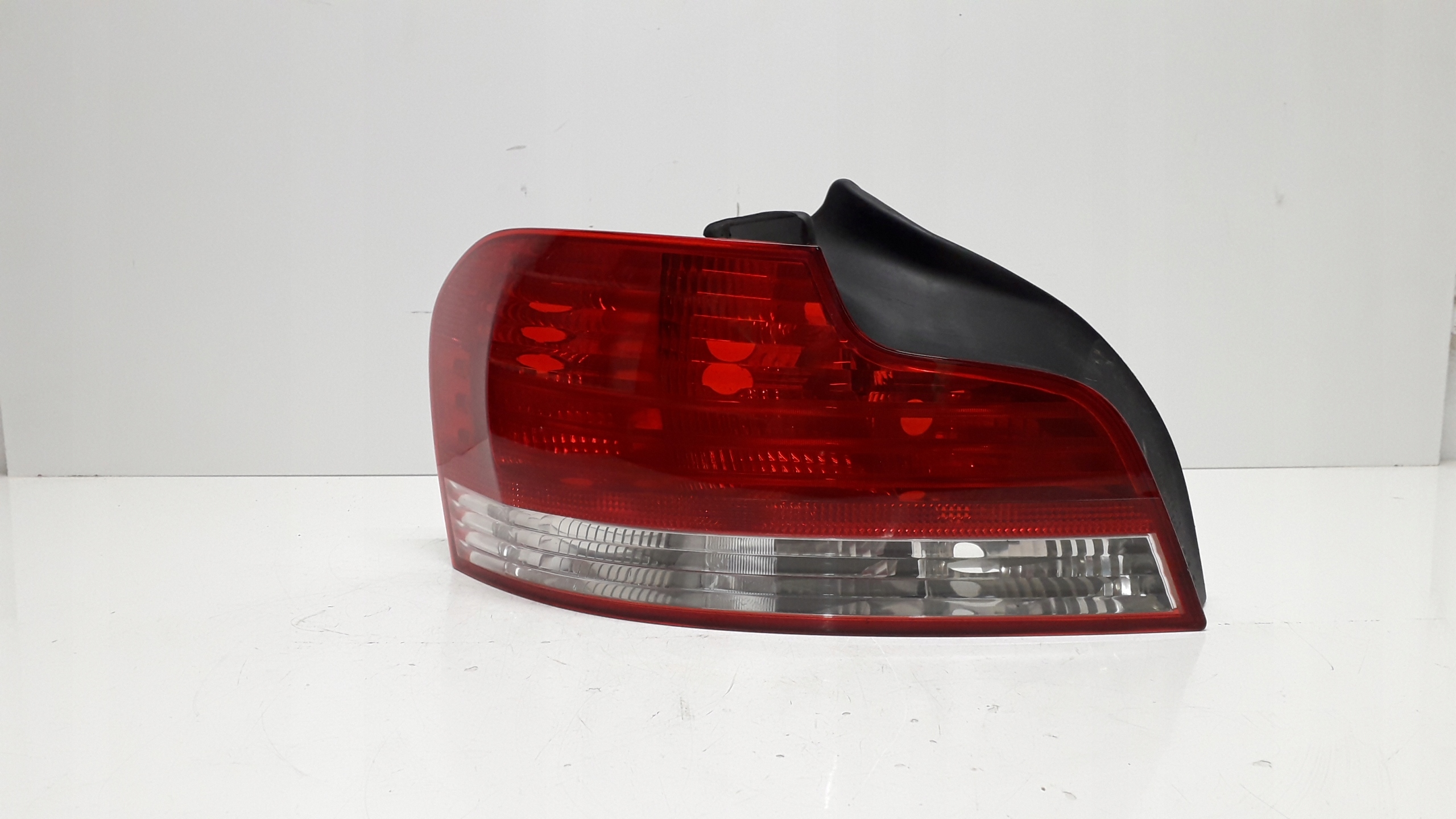 BMW 1 I E82 LAMPA LEWA TYŁ TYLNA 6924519