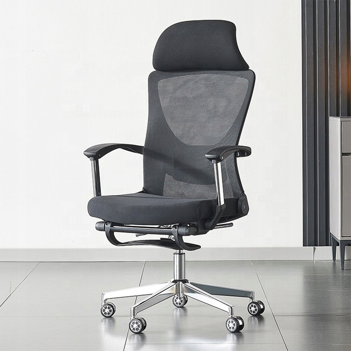 Fotel biurowy,krzesło biurowe z podnóżkiem Głębokość mebla 60 cm