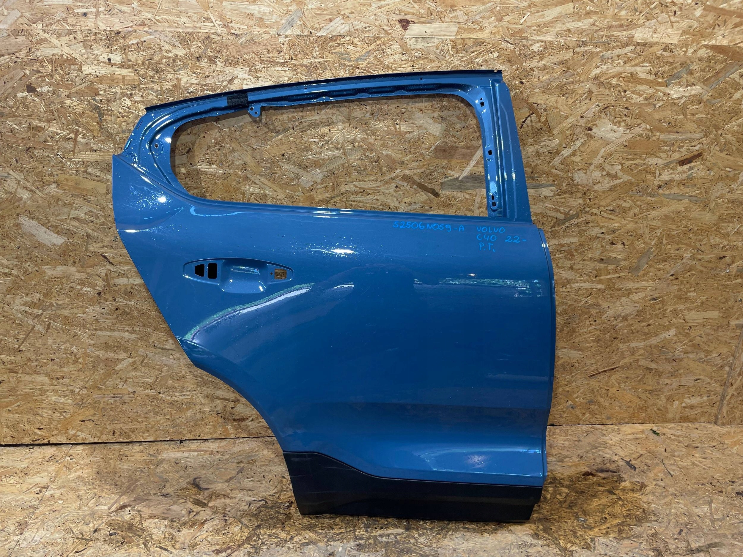 Volvo C40 C-40 21- Drzwi Prawe Tył Tylne