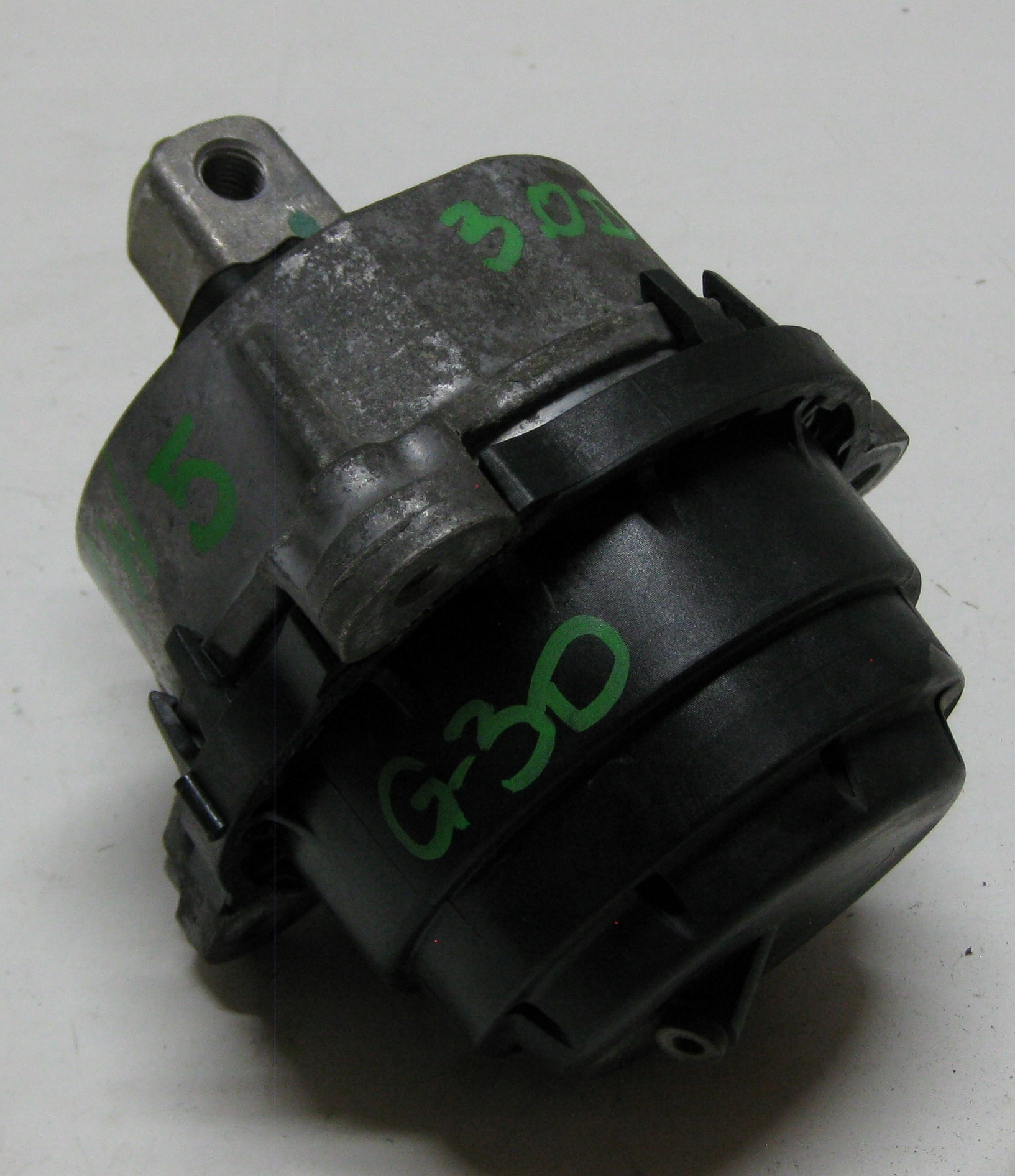 BMW 5 G30 3.0D 19R engine mount right 6860478