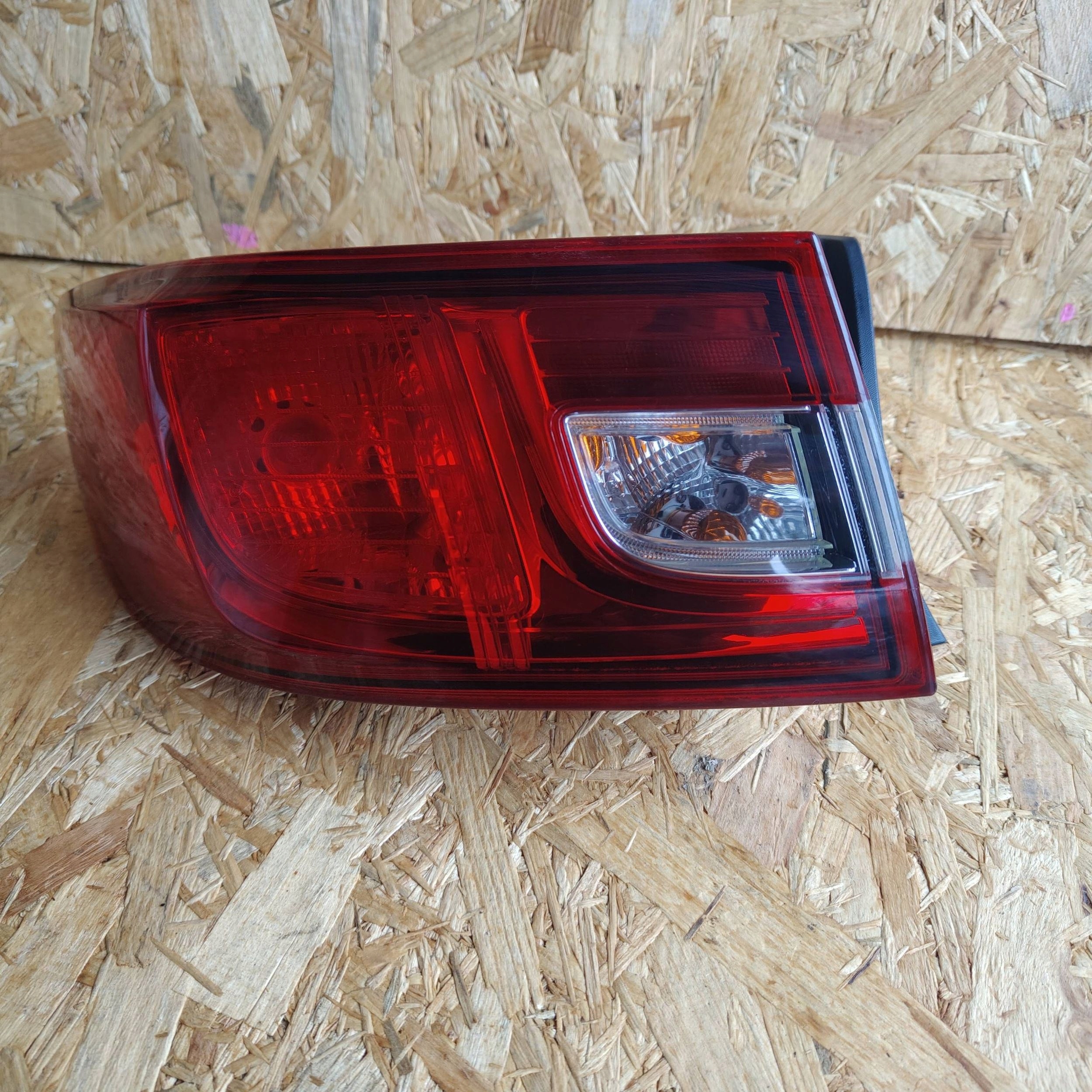 light rear rear part side left Renault Clio IV 02052499900010