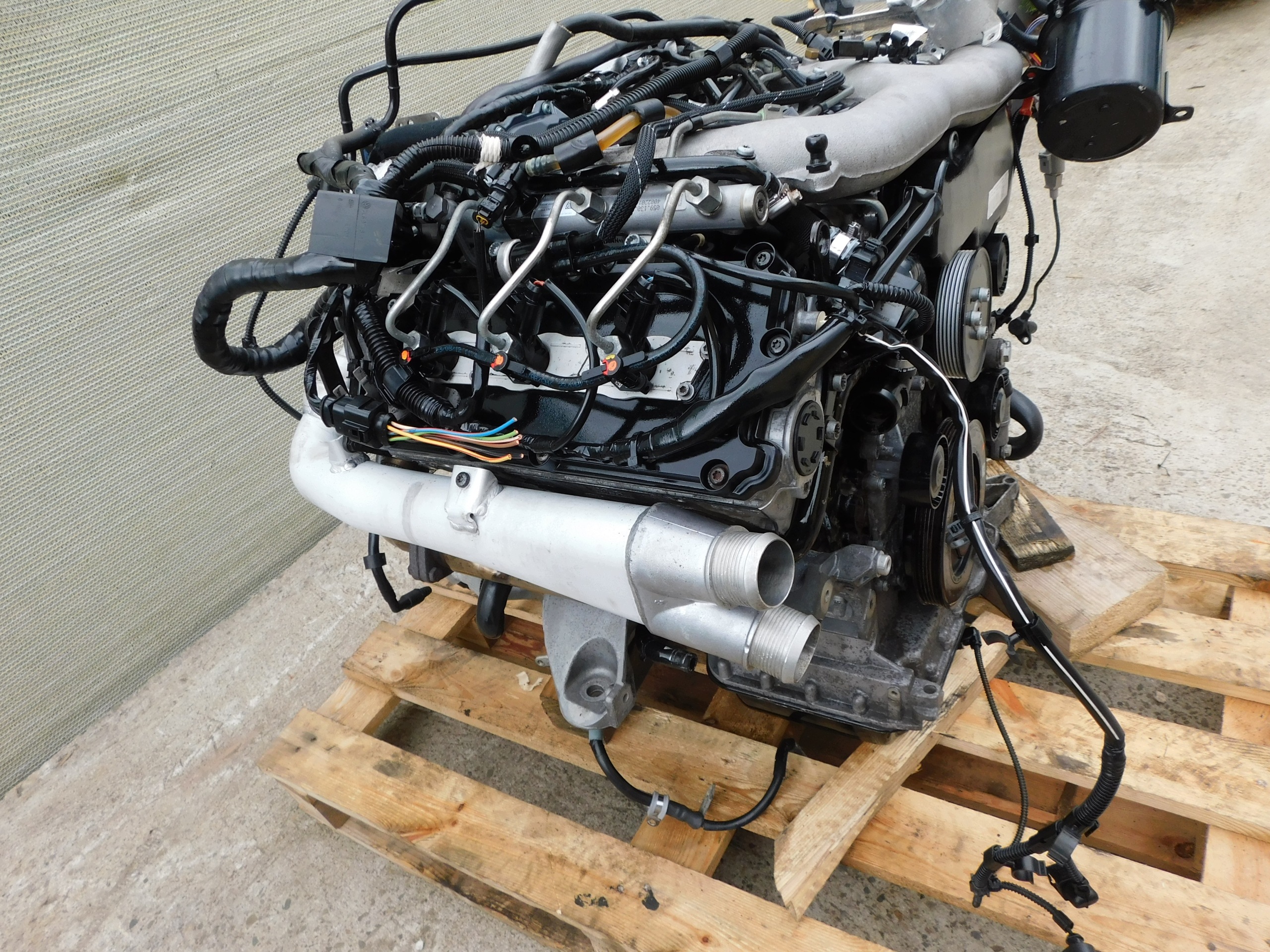 engine 3.0 TDI VW Touareg Audi Q7 Porsche Cayenne CAS complete OEM