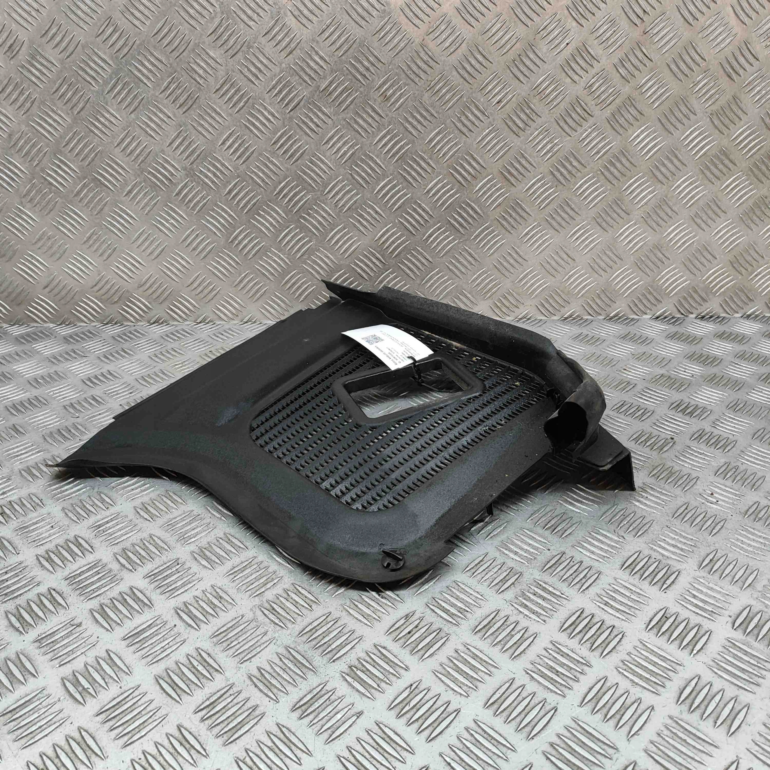 Plastyk wycieraczek przednich MERCEDES-BENZ A1678311200 2.1L hybrid 2022