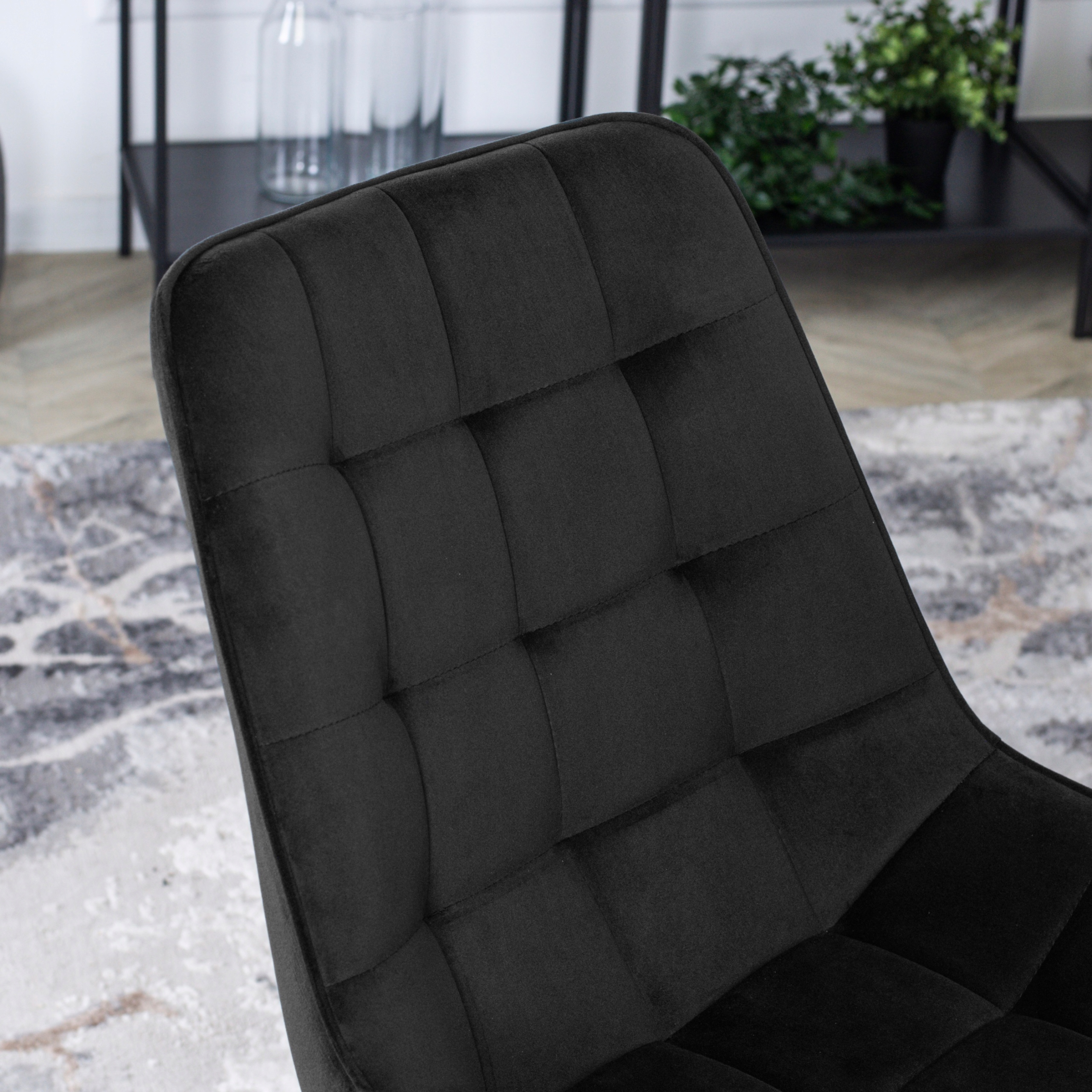 Krzesło Tapicerowane Pikowane Welurowe Loft Do Salonu Jadalni RICK Czarne Głębokość mebla 59 cm