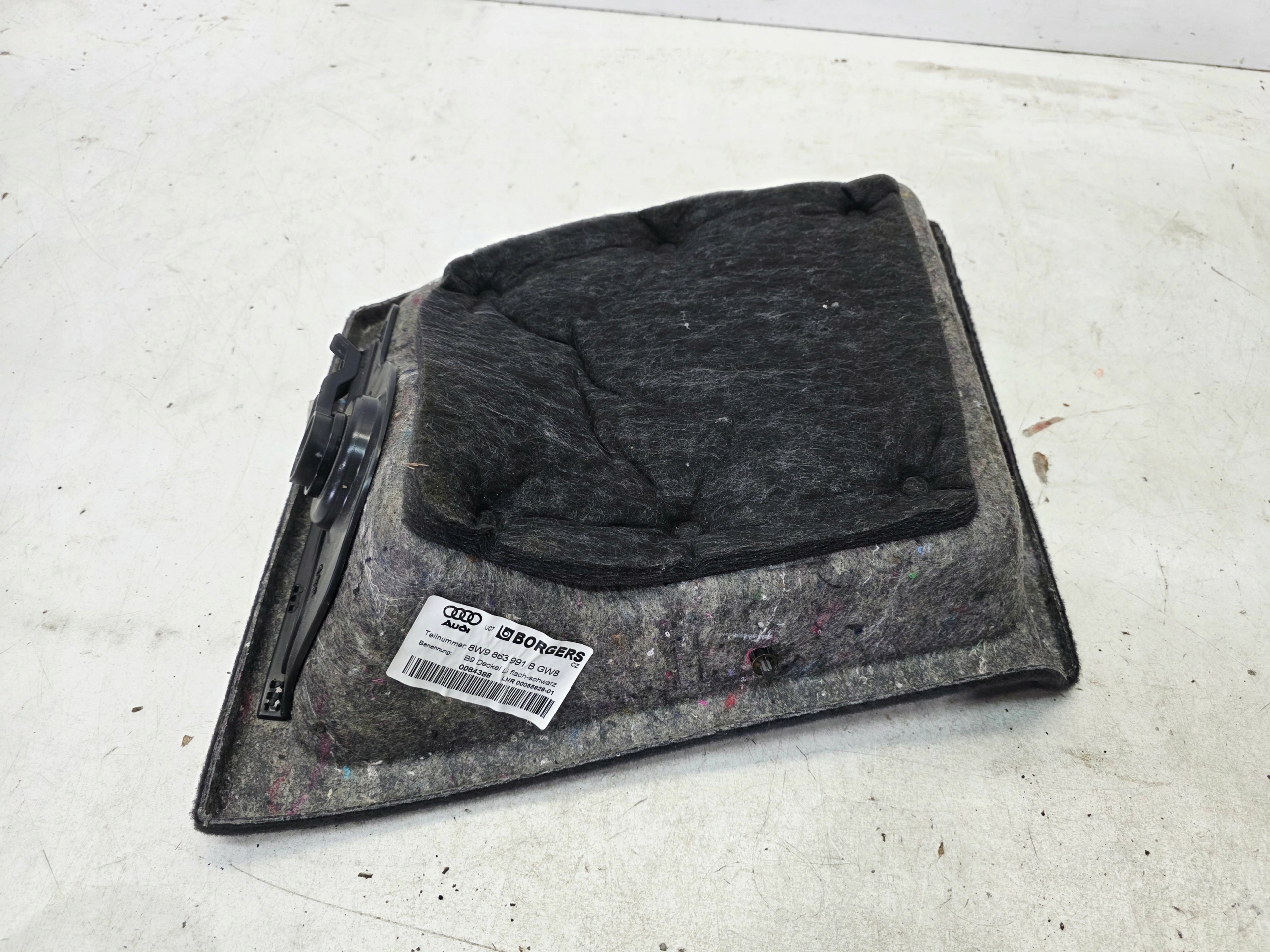 boot upholstery AUDI A4 B9 8W9863991B GW8