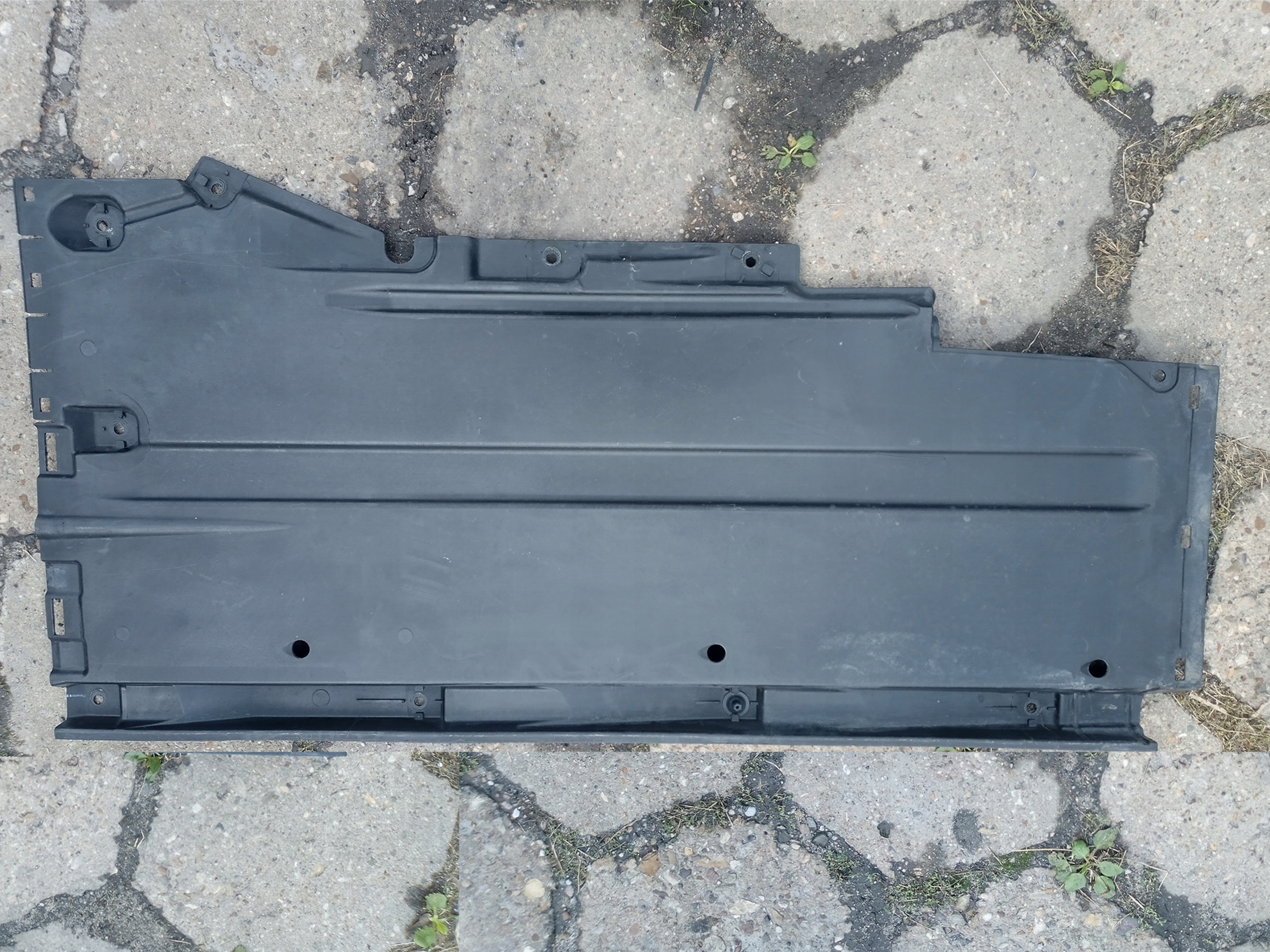 Крышка шасси левая AUDI A4 B8 AVANT 8K9825207