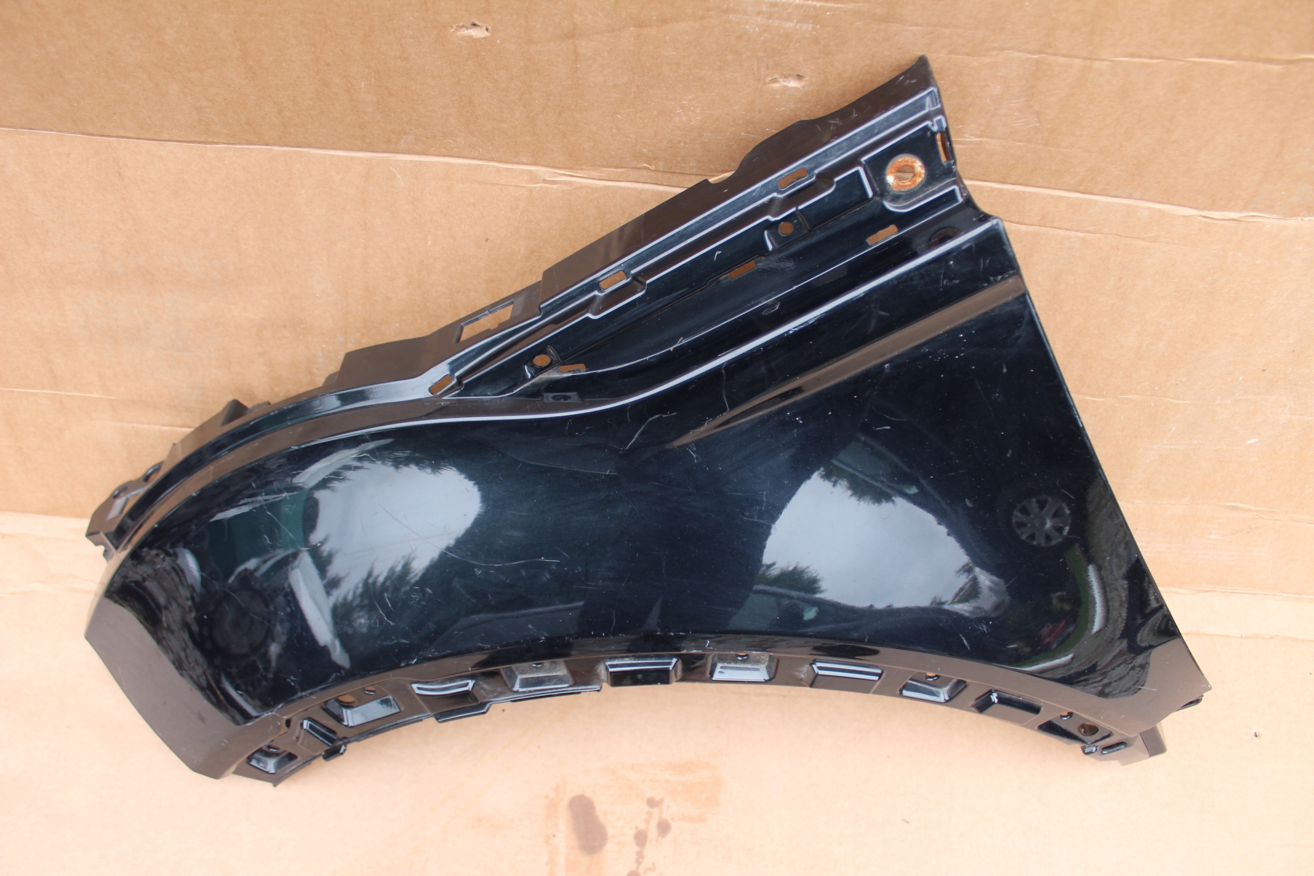 EVOQUE L538 BŁOTNIK PRZÓD LEWY Kolor beżowy