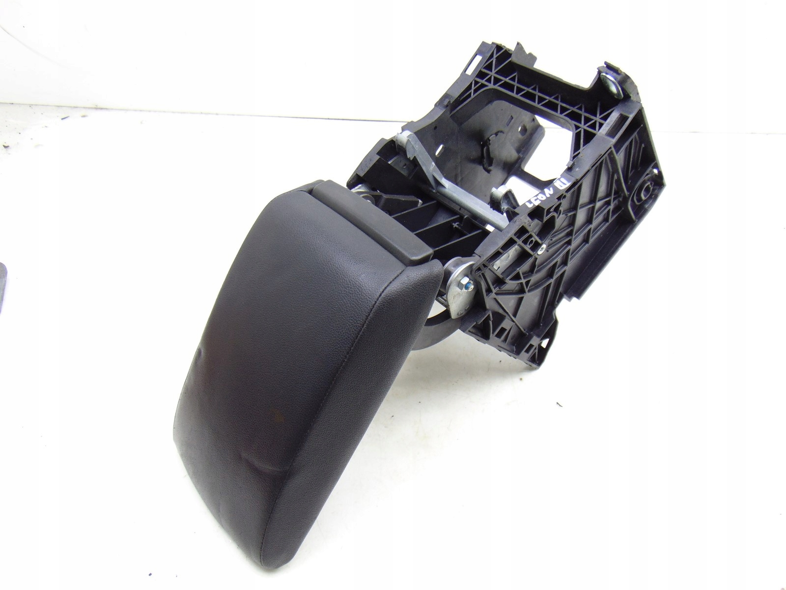 armrest TUNELU leather SEAT LEON III 5F0864207B