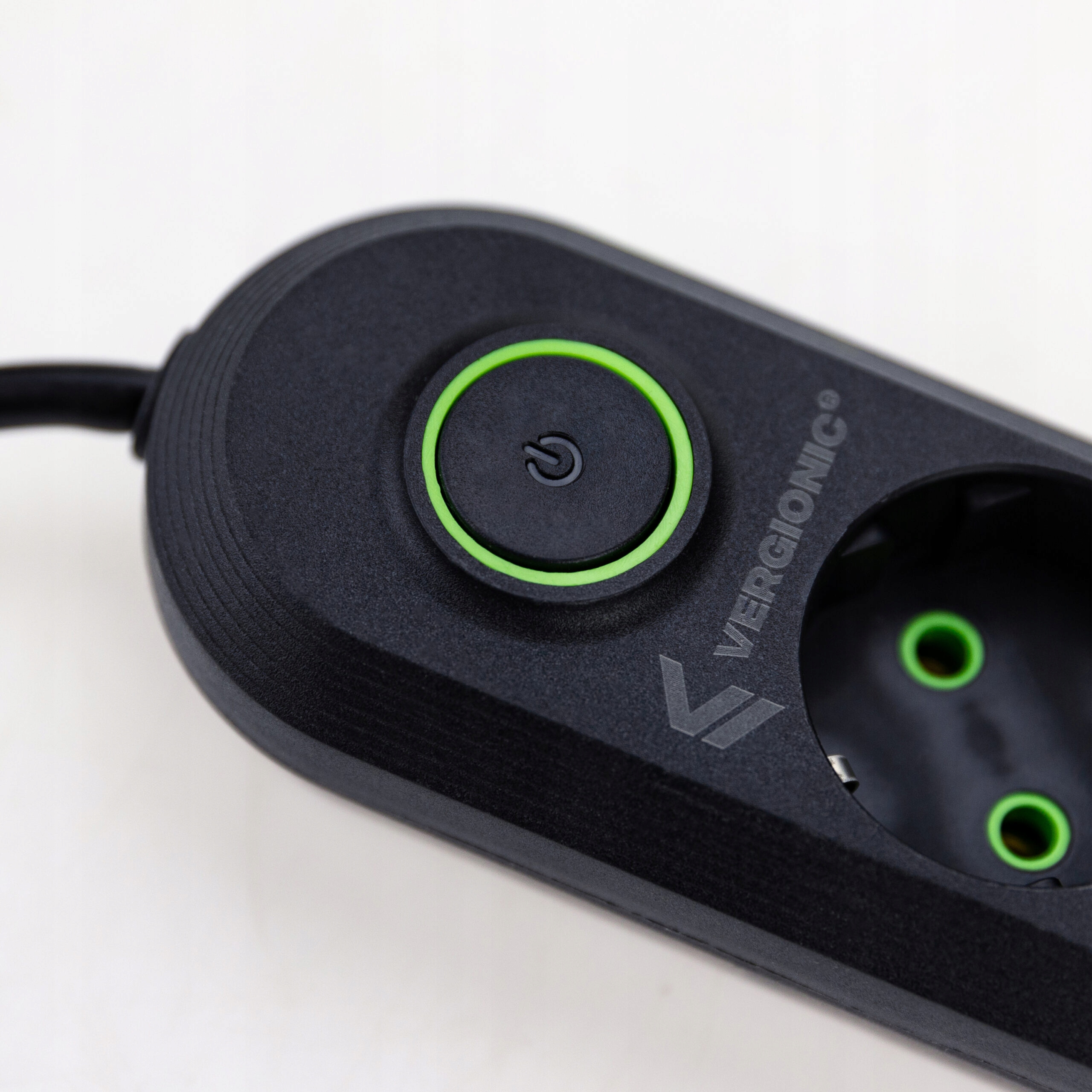 PRZEDŁUŻACZ 5M LISTWA ZASILAJĄCA 5 GNIAZD 3 USB PRZYCISK ANTYPRZEPIĘCIOWA Kod producenta Listwa zasilająca USB przedłużacz 5m