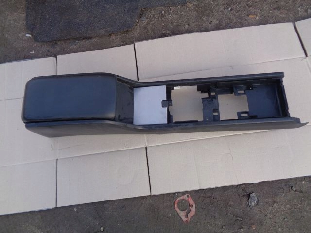 CZCZ0077000008 - Nissan MURANO Z50 подлокотник центральный туннель