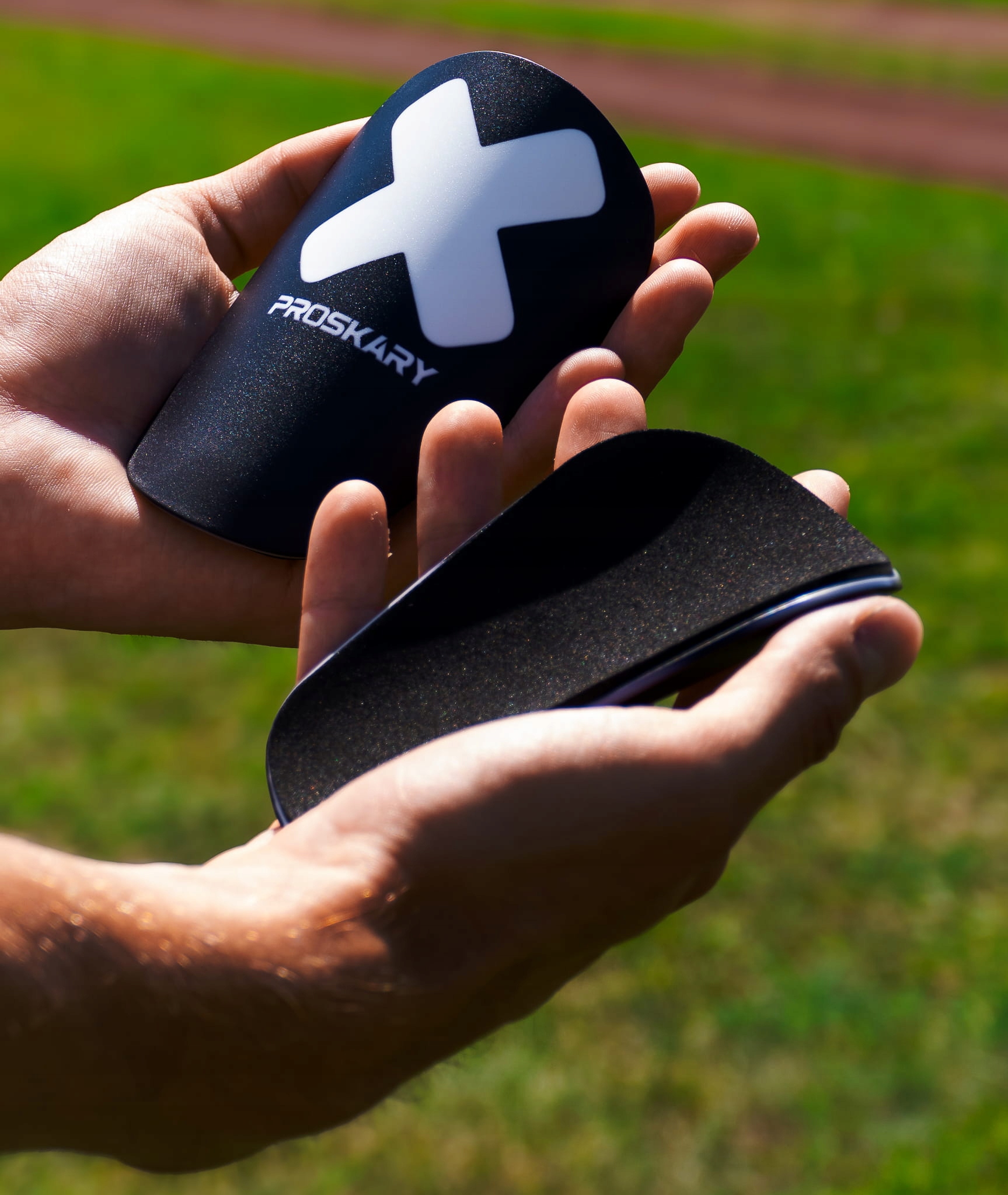 Proskary Ochraniacze Piłkarskie Czarne 12x8cm +taśma Do Getr