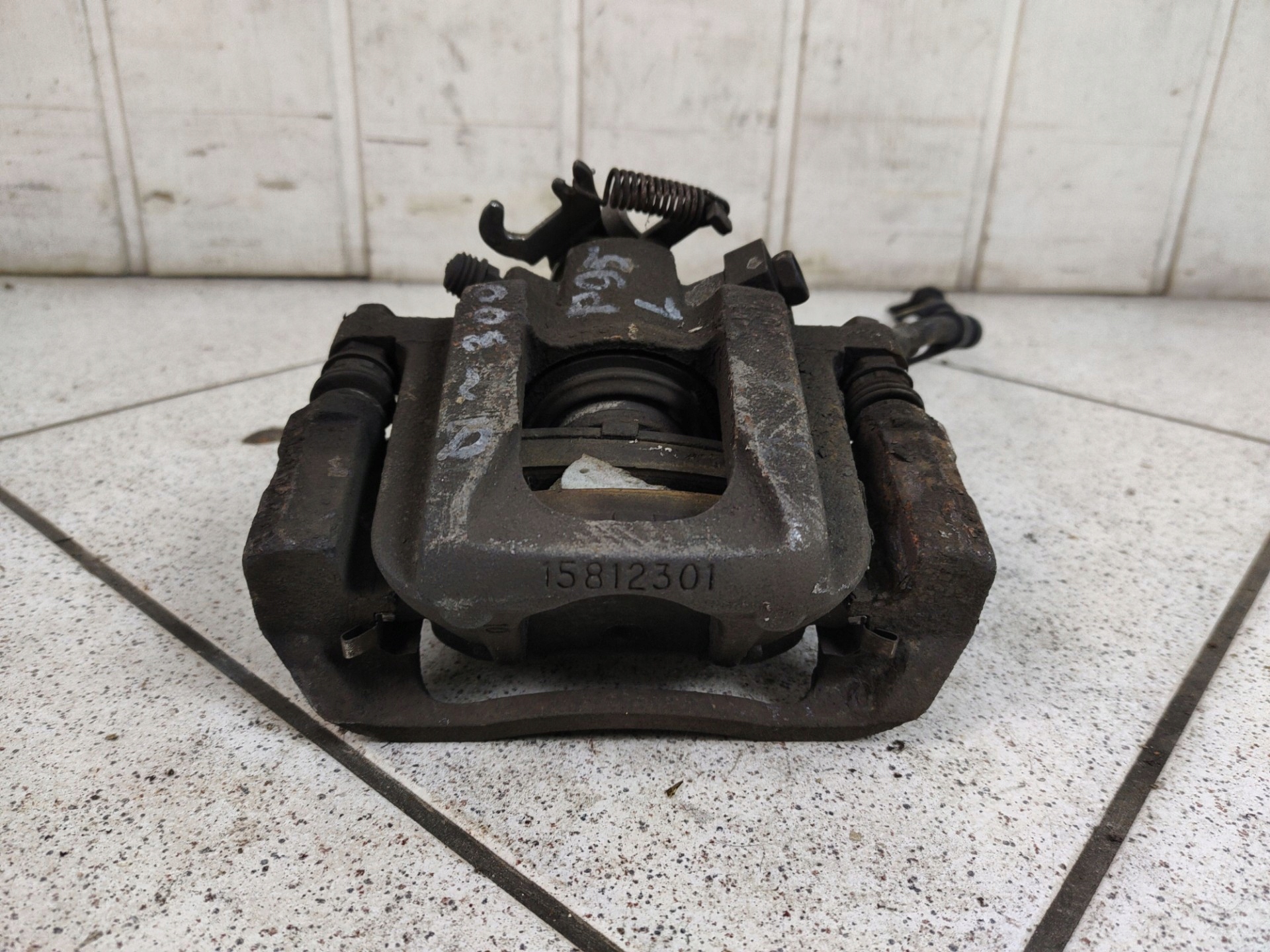 caliper brake rear part left side Chrysler Town and Country 5 facelift 2012