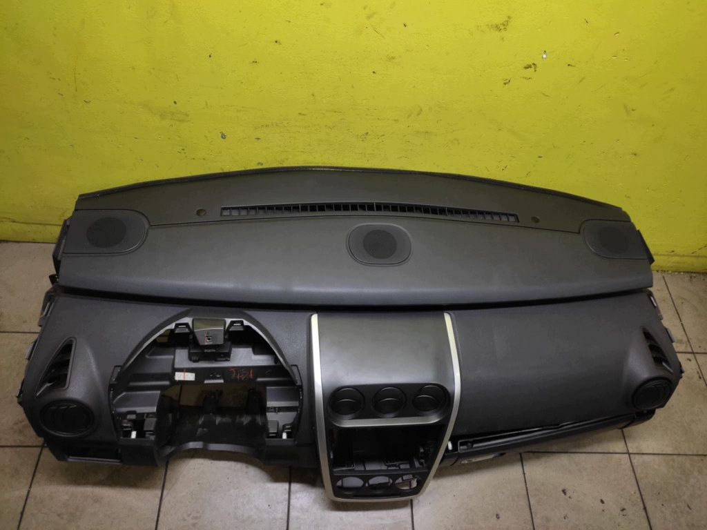 MAZDA CX-7 cockpit dashboard instrument panel