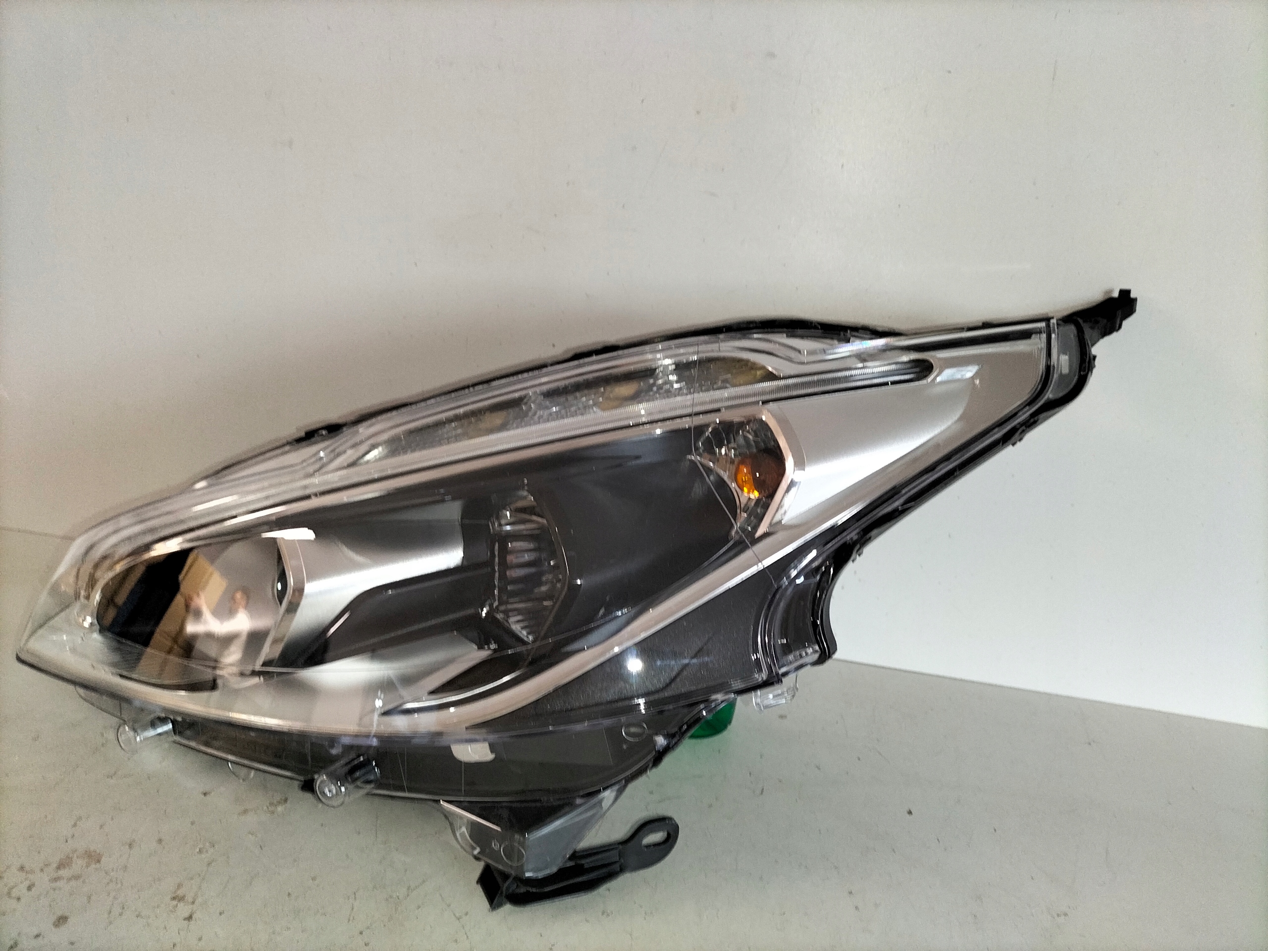light front reflektor left PEUGEOT 208 LIFT 15-19