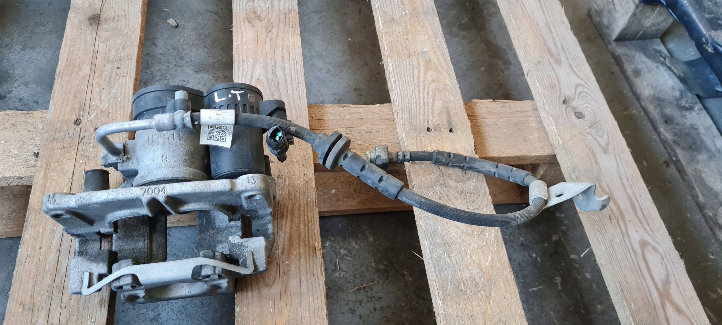 Chrysler Pacifica 2022 caliper brake left rear part rear 68451145AA