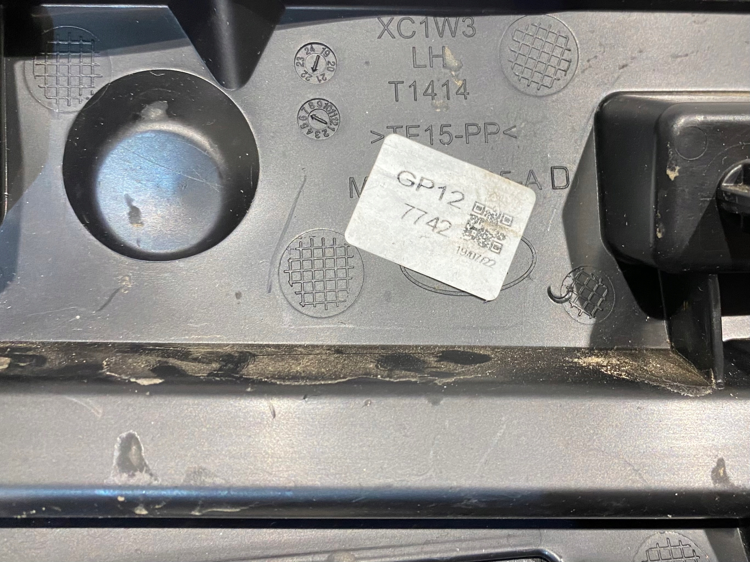 RANGE LAND ROVER BLENDE ABDECKUNG STÜTZE LH M8E2-16165-AD