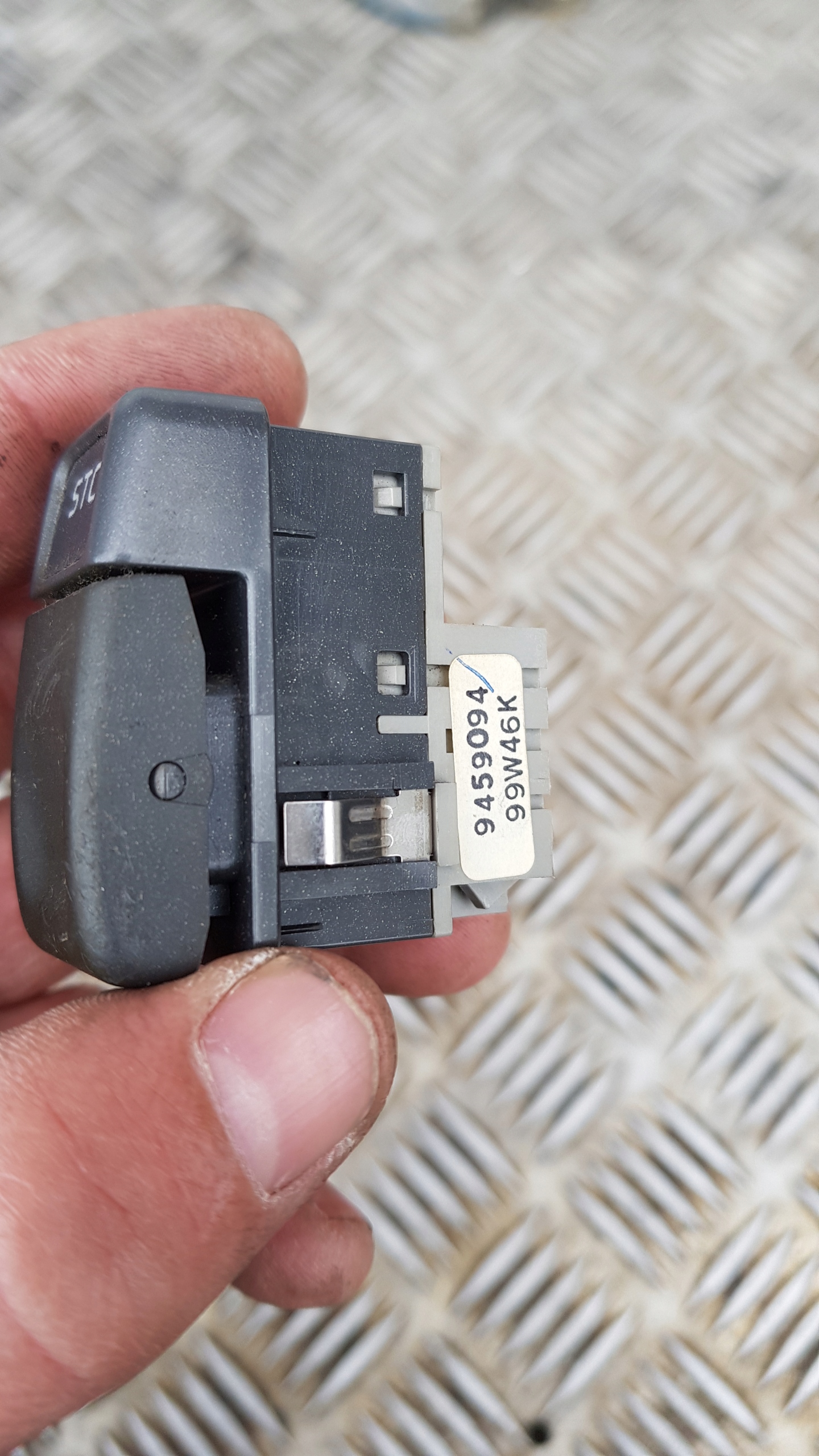 VOLVO V70 switch TRAKCJI STC 9459094