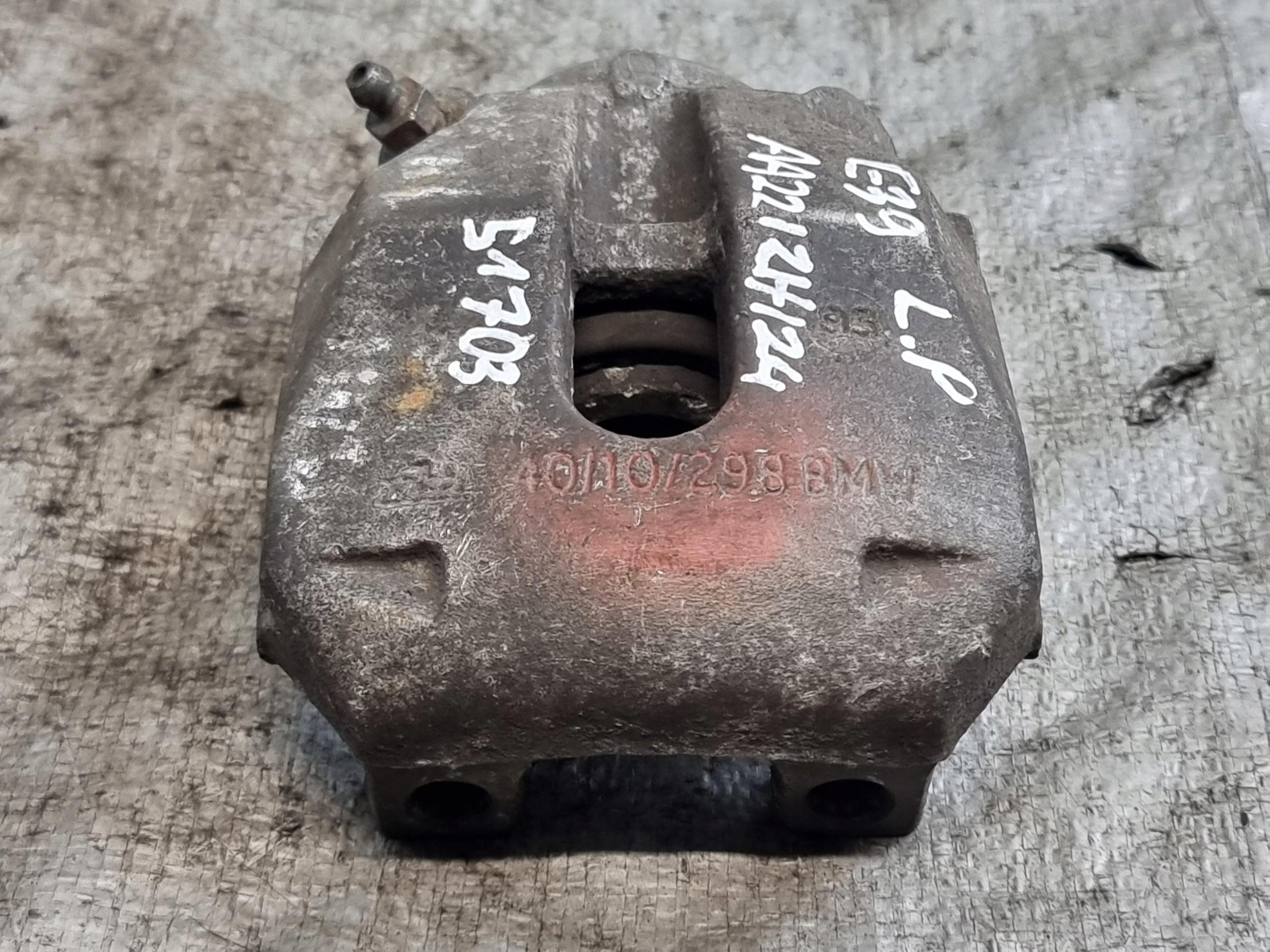 třmen brzdový levý záď BMW 5 E39