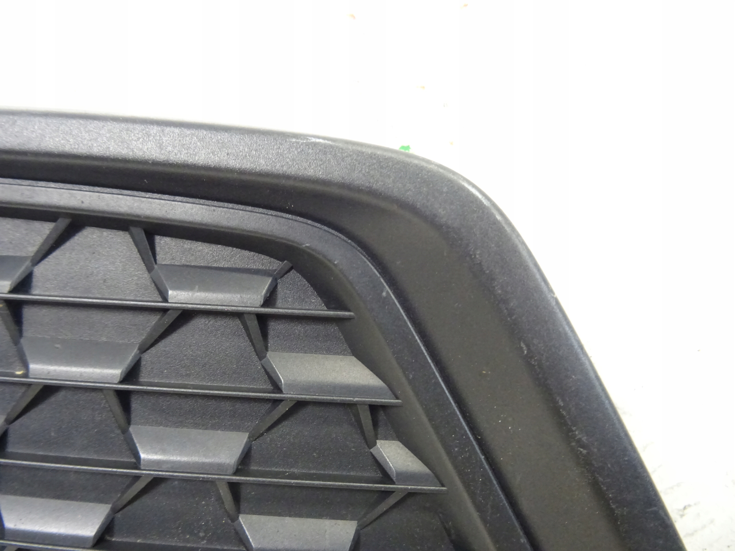 grid of a bumper front front right AUDI A1 II 82A807682F