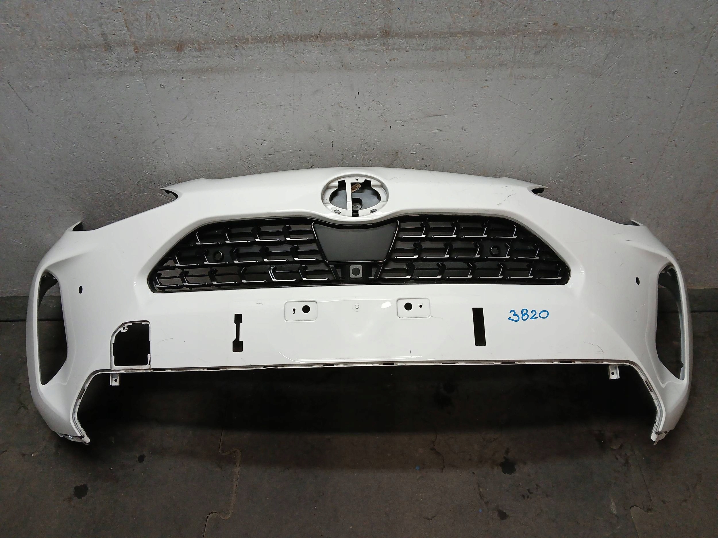 bumper front TOYOTA YARIS CROSS