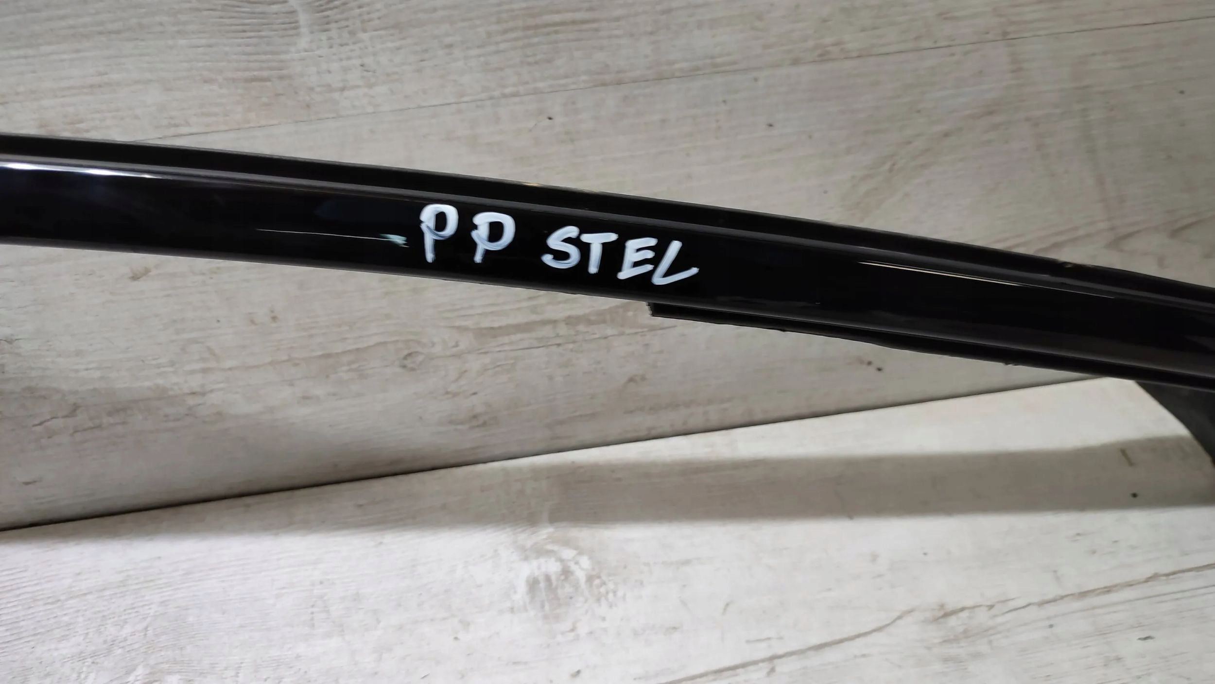 Prowadnica windows door przednich front right Alfa Romeo Stelvio PPTFL