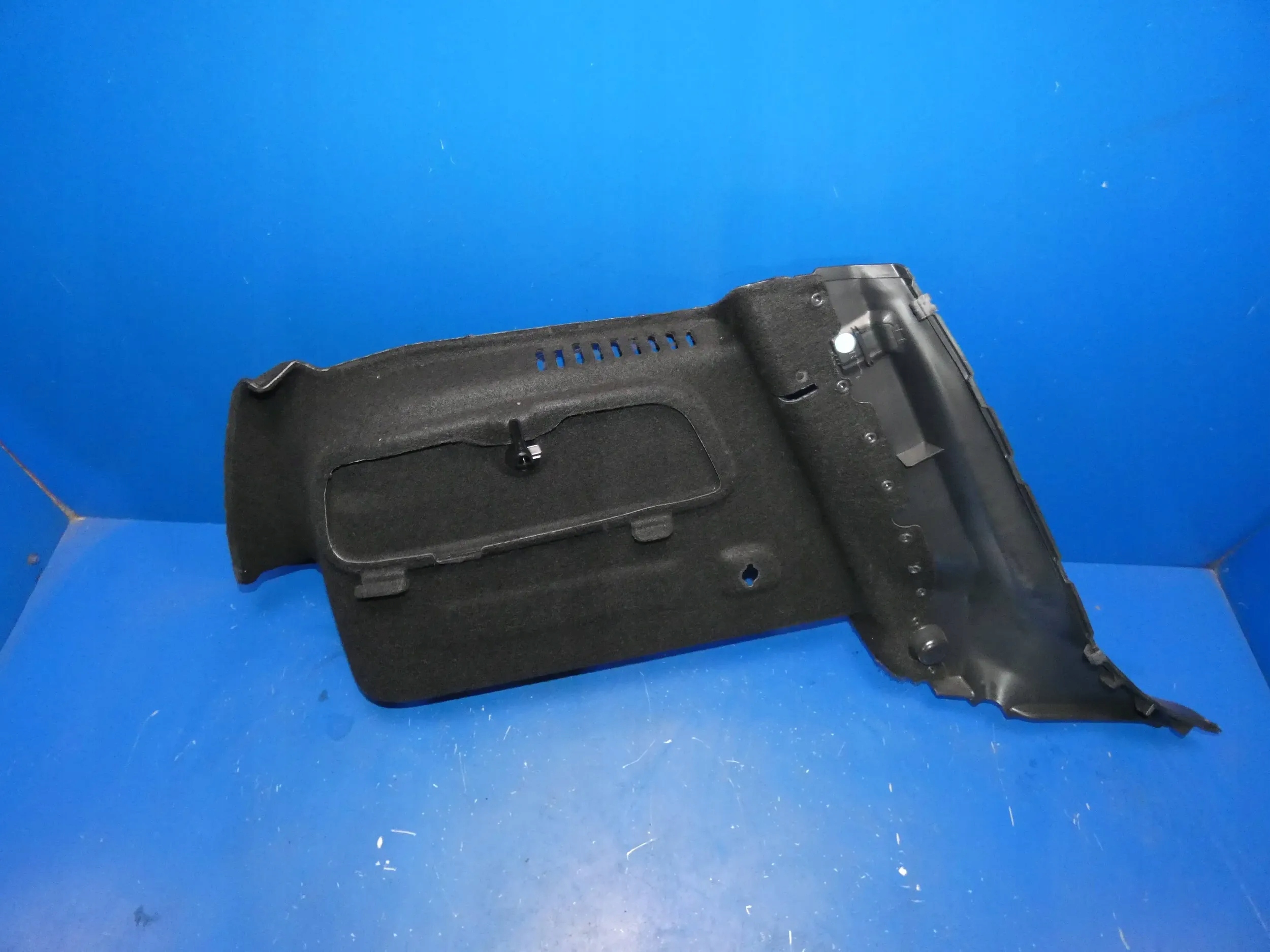 MERCEDES A KLASA W176 side upholstery boot right rear part