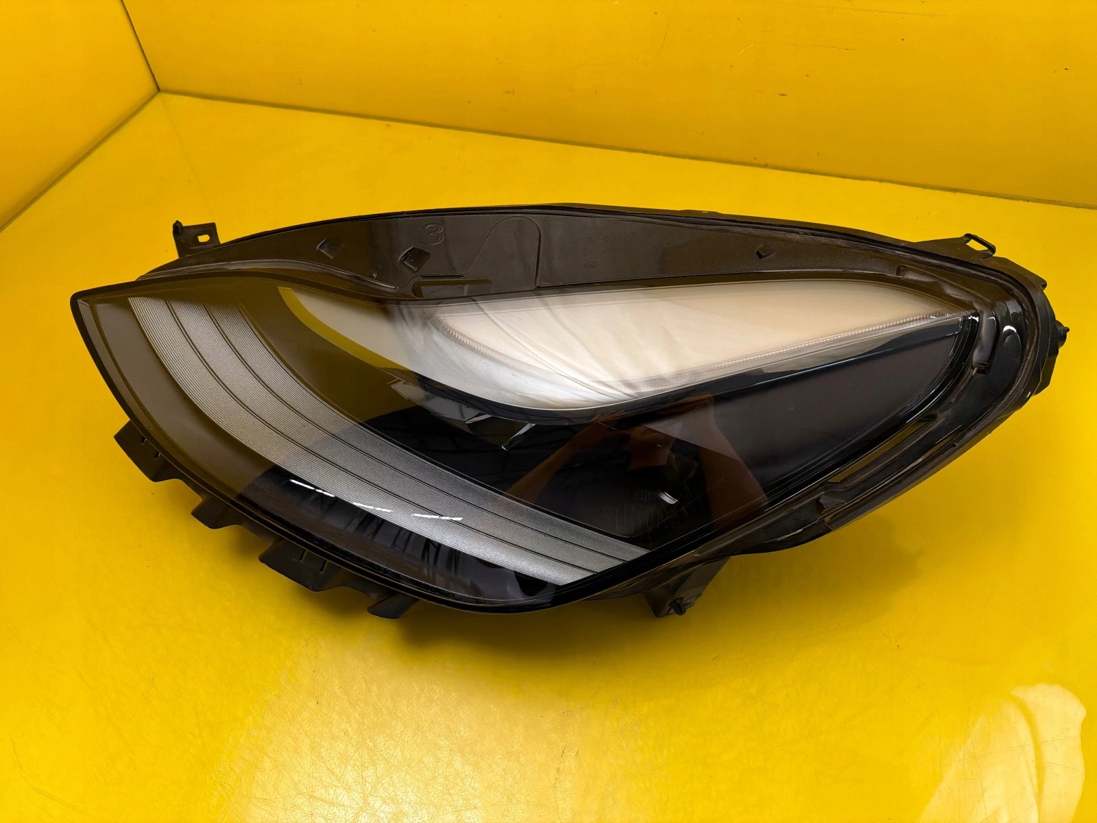 light left front Tesla Model 3 Y Lift Full Led 1514952-00-D