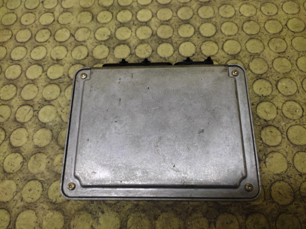 VW PASSAT B5 control unit of the engine 0281001727
