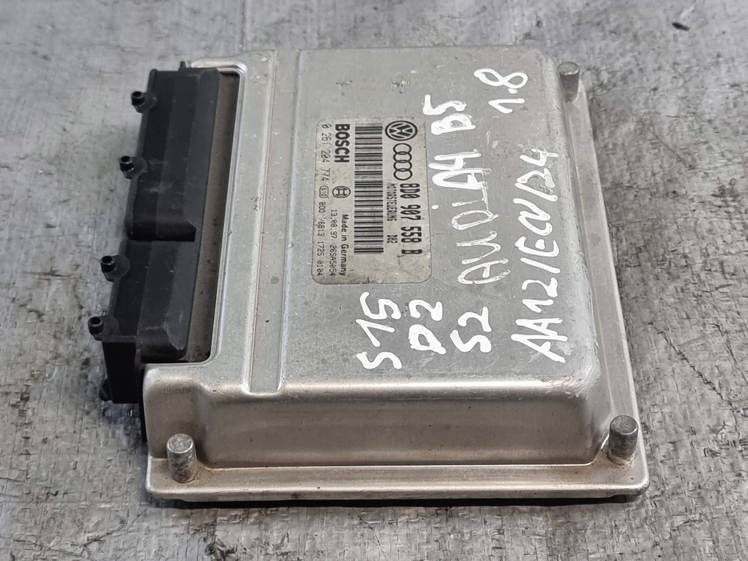 control unit computer of the engine OE 8D0907558B AUDI A4 B5 1.8B